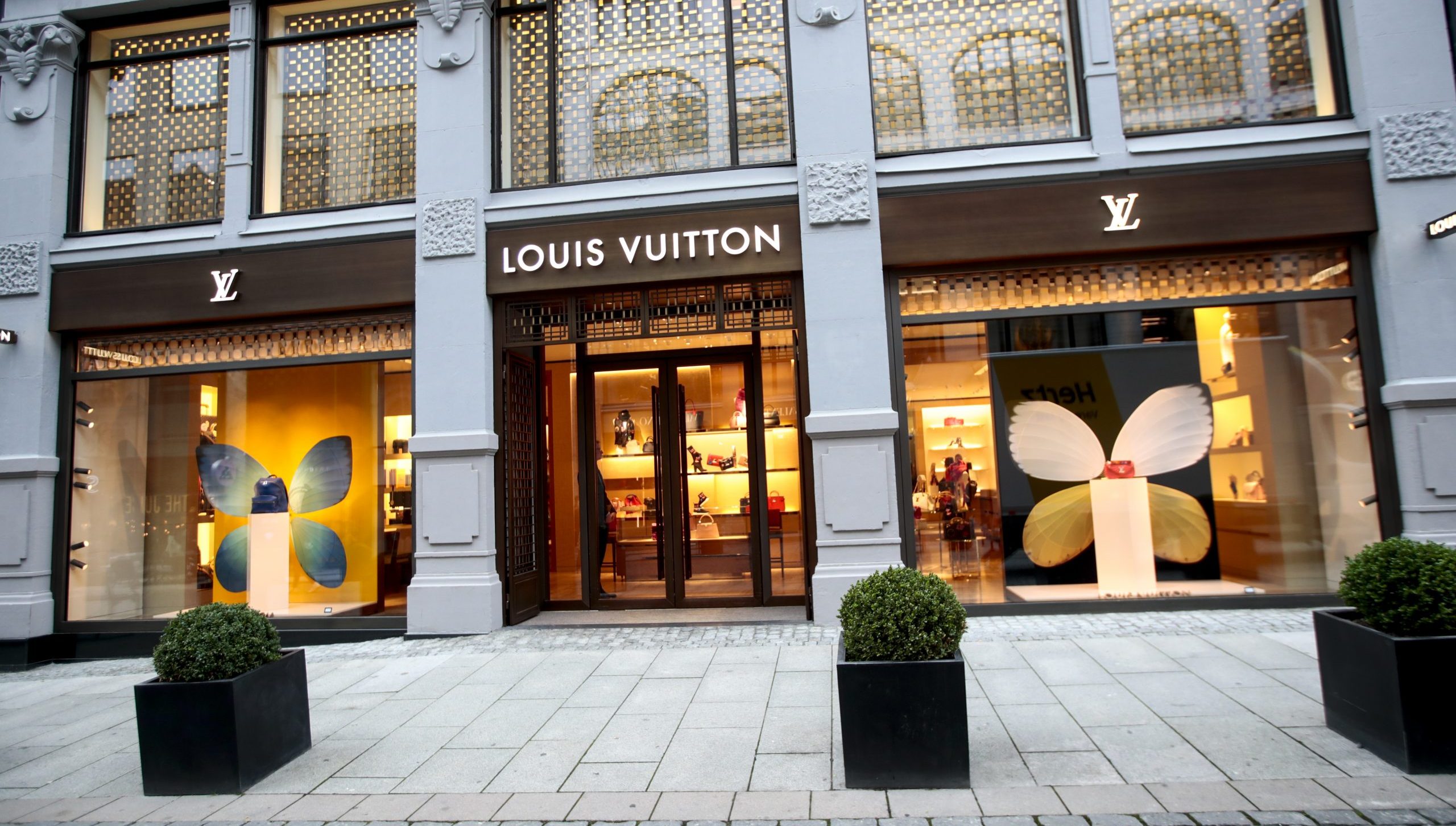Louis Vuitton Norge fikk 900.000 kroner i koronastøtte – eierne vil ta ut 40 millioner i utbytte&nbsp;<span>(+)</span>