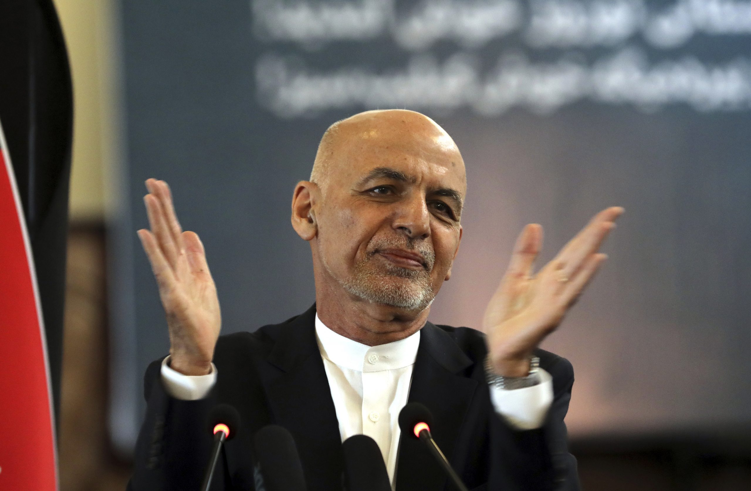 Afghanistans president flyktet med så mye penger at helikopteret så vidt kunne lette&nbsp;<span>(+)</span>