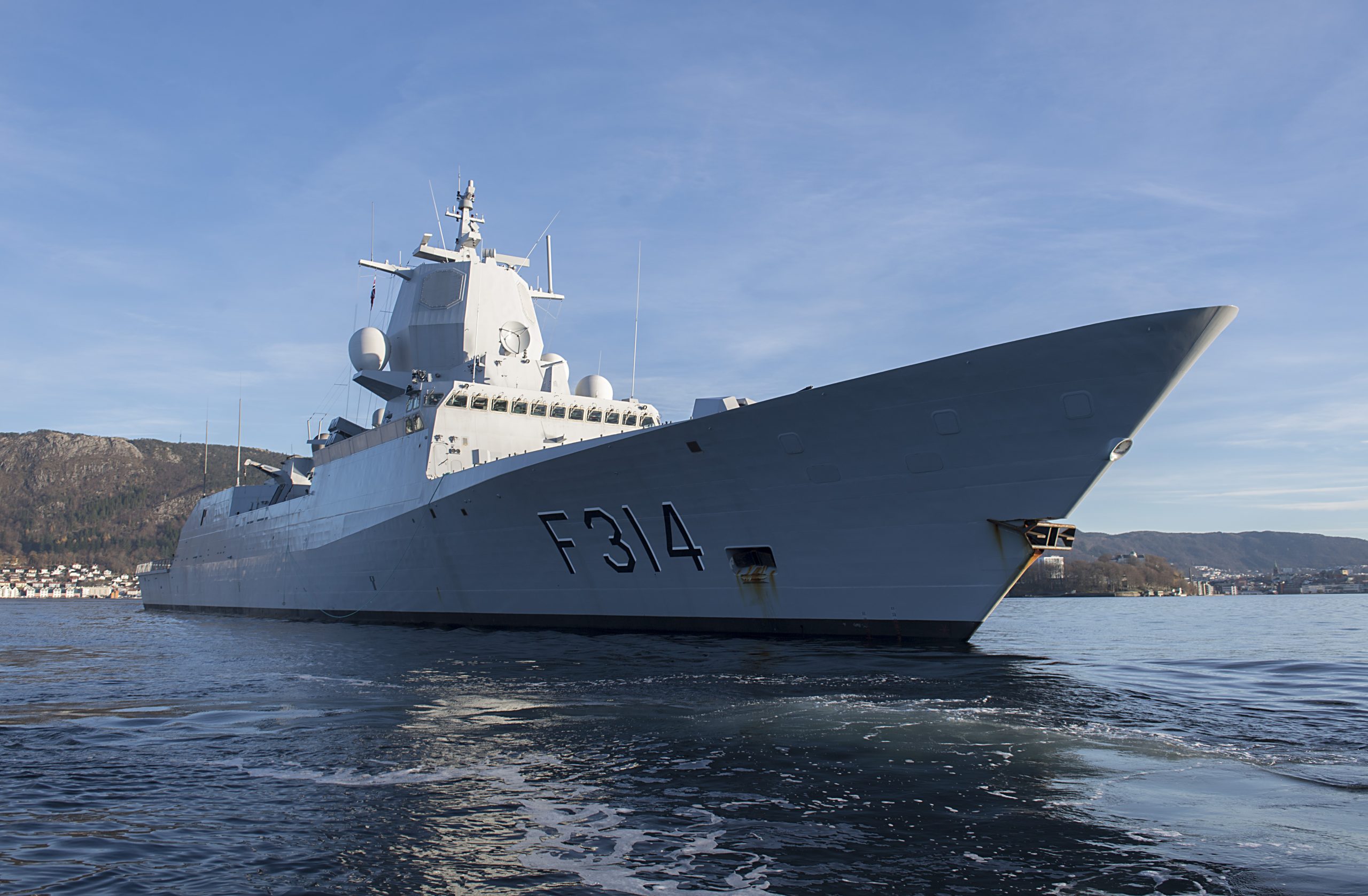 Klimaforskere går løs på Forsvaret: Vil ha «nytt konsept» og batteridrevet marine&nbsp;<span>(+)</span>