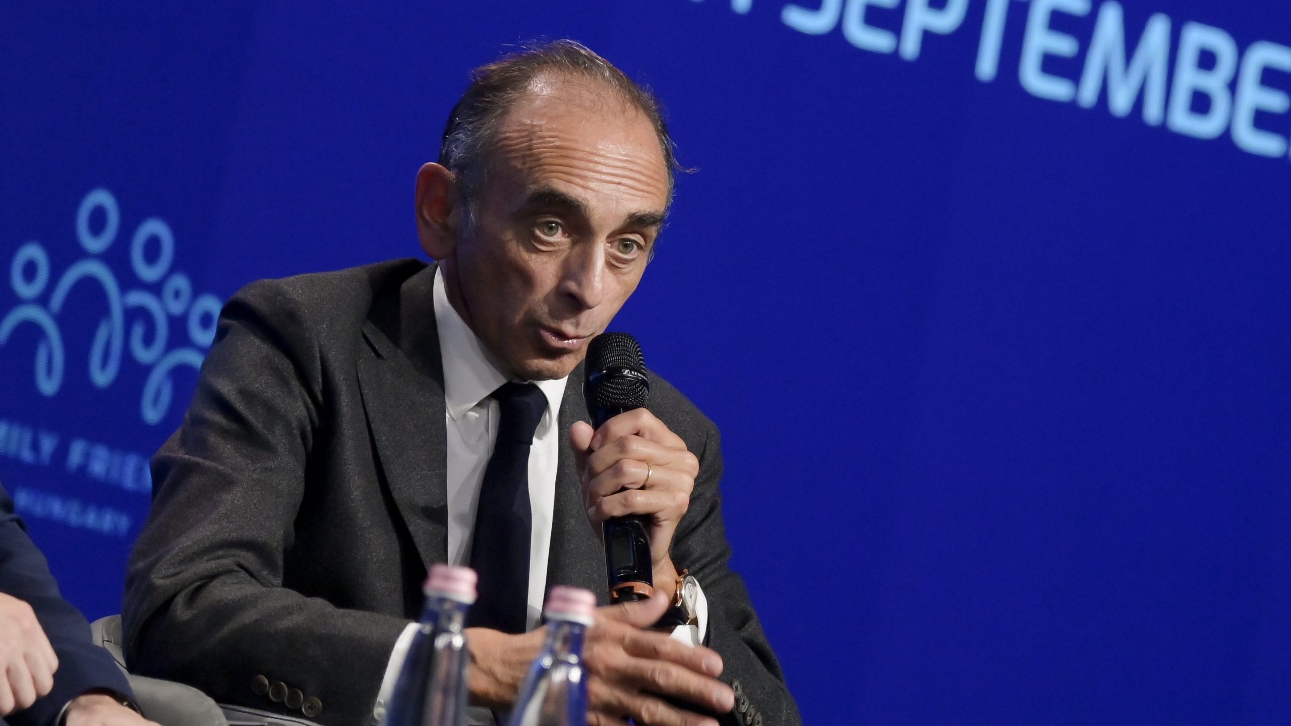 Frankrike: Ny menings&shy;måling bekrefter fremgangen for Eric Zemmour&nbsp;<span>(+)</span>