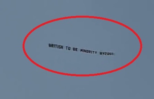 Fløy over engelsk topp-fotballkamp med banner: «Briter blir en minoritet»&nbsp;<span>(+)</span>