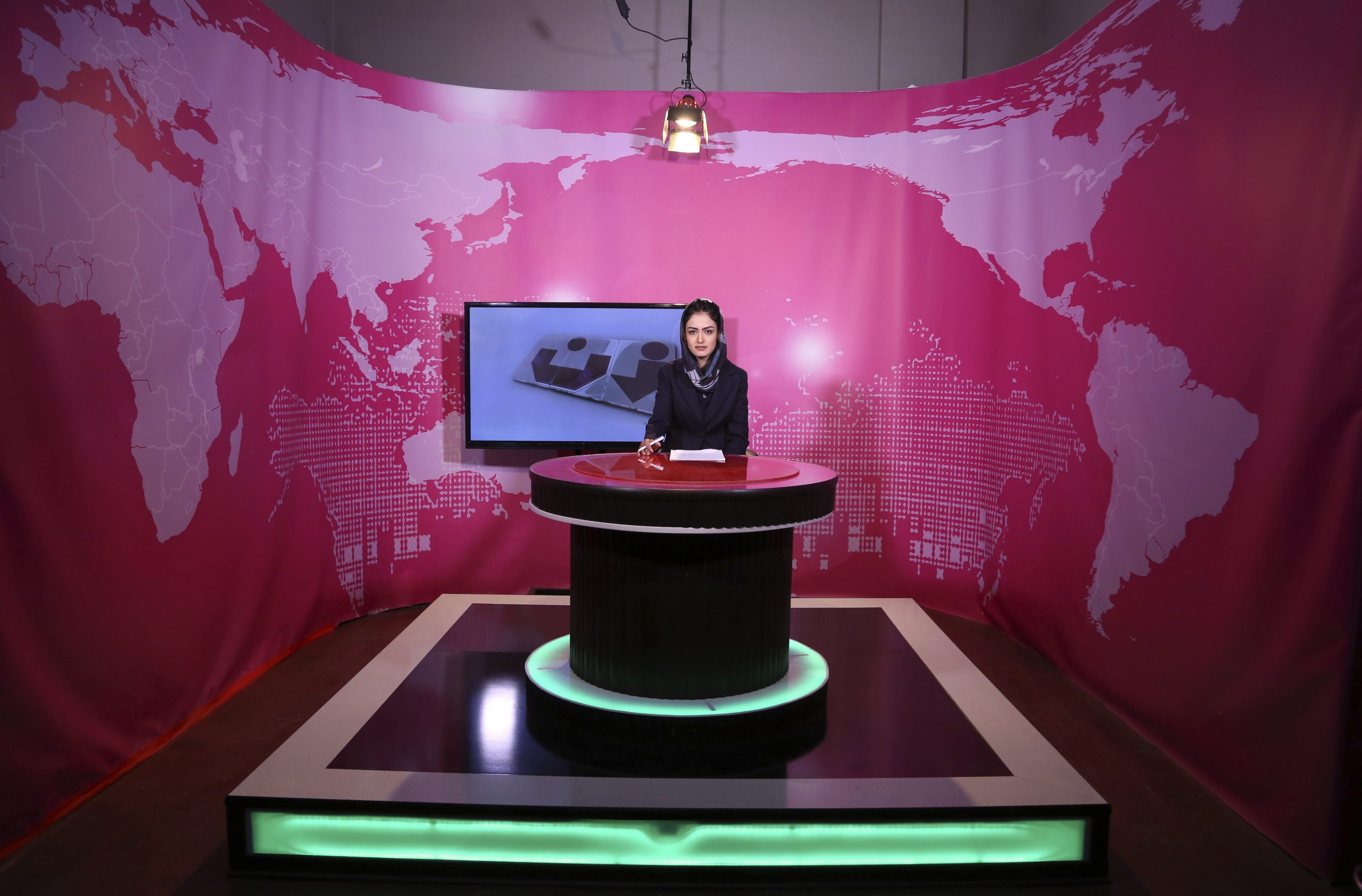 Mørket senker seg i Afghanistan: Kvinner må dekke til ansiktet på TV&nbsp;<span>(+)</span>