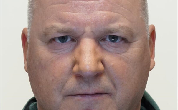 Politiet advarer: Dobbeltdraps&shy;dømt mann i Trondheim etterlyses etter permisjon&nbsp;<span>(+)</span>