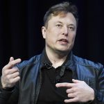 Musk er bekymret for «woke mind-viruset». Sparker «mangfolds­ledelsen» i Tesla