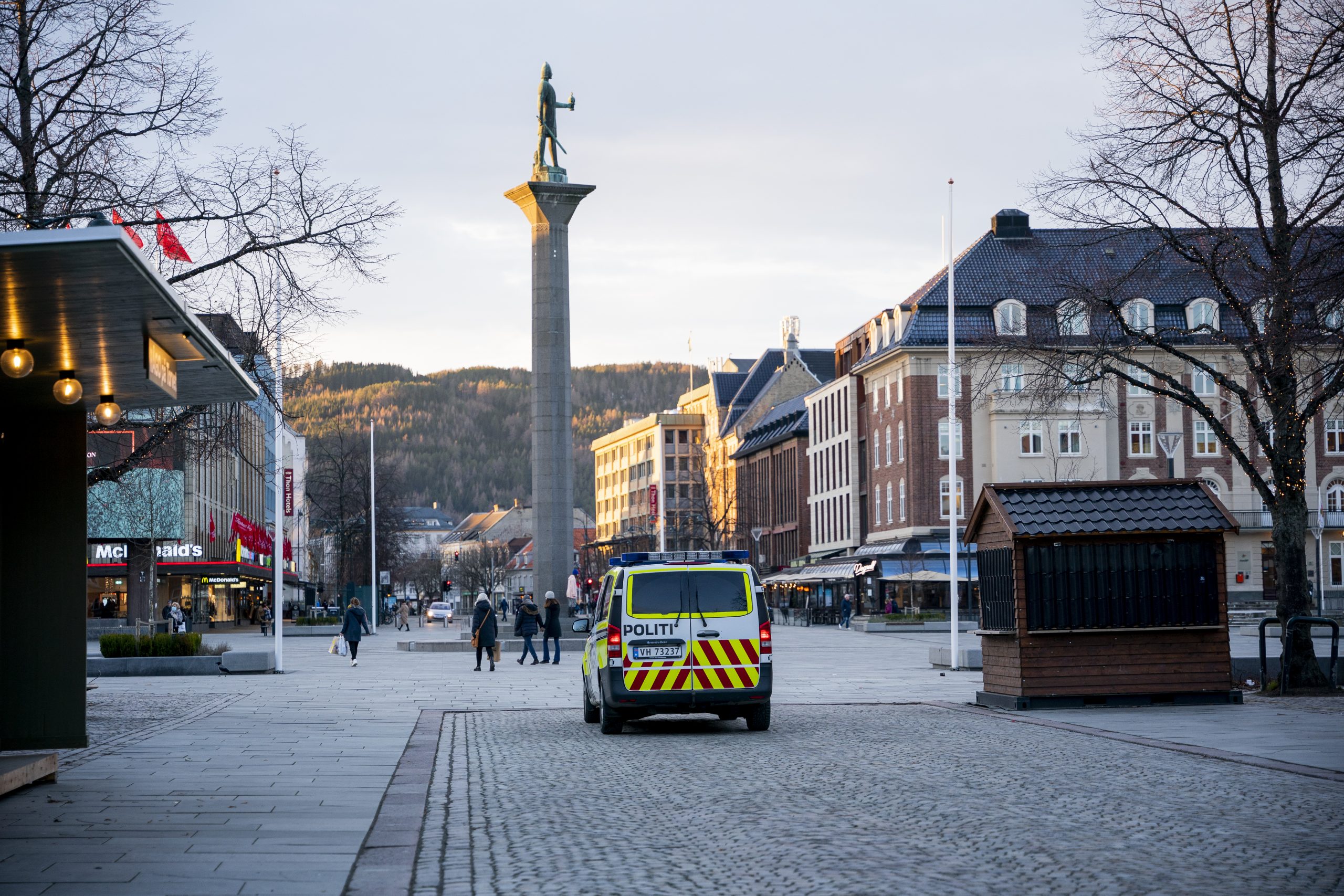 Trondheim: Væpnet politi pågrep truende kniv-mann&nbsp;<span>(+)</span>