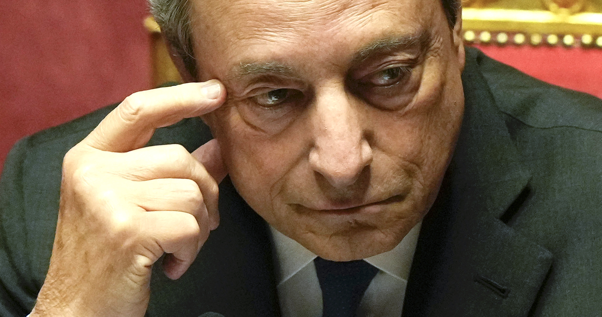 Draghi åpner for å fort&shy;sette som stats&shy;minister med en ny «tillitspakt»&nbsp;<span>(+)</span>