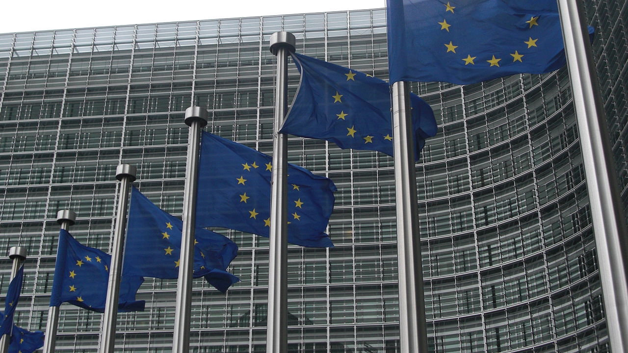 Medier: EU-kommisjonen vil foreslå pristak på strøm&nbsp;<span>(+)</span>