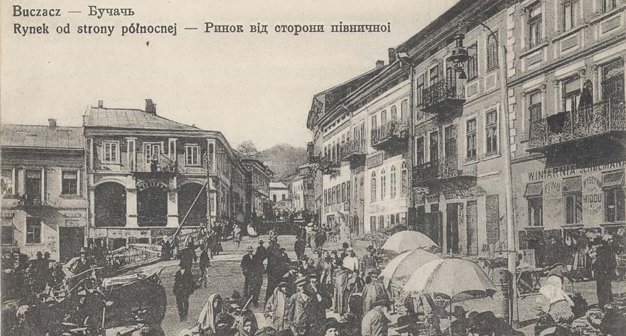 Markedsplassen i Butschatsch, Galicia, sett fra nord (før 1914).&nbsp;<span>(+)</span>