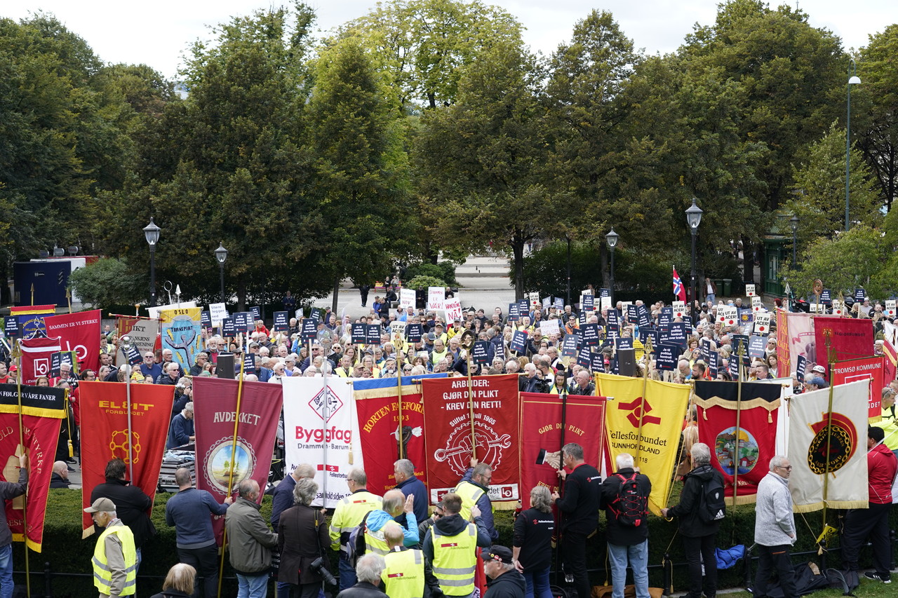 LO-lederen betegner strøm&shy;demonstrantene som «ytre høyre»&nbsp;<span>(+)</span>