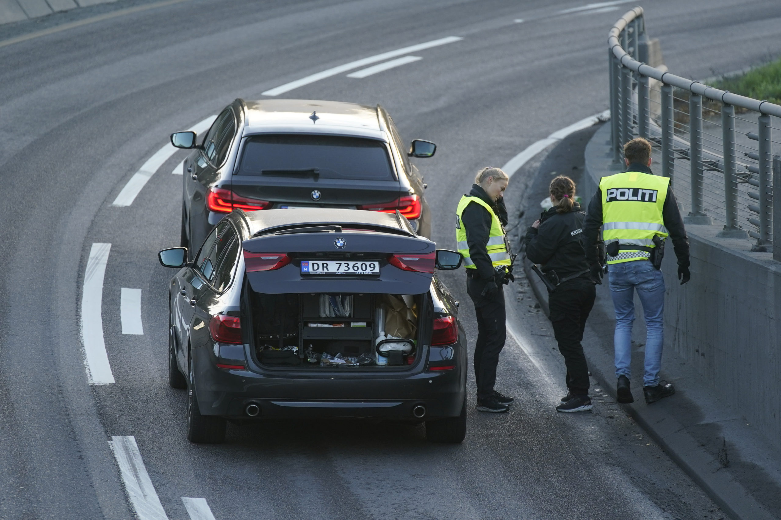 Mann skutt av politiet i Oslo – forsøkte å ta seg inn i biler på E18&nbsp;<span>(+)</span>