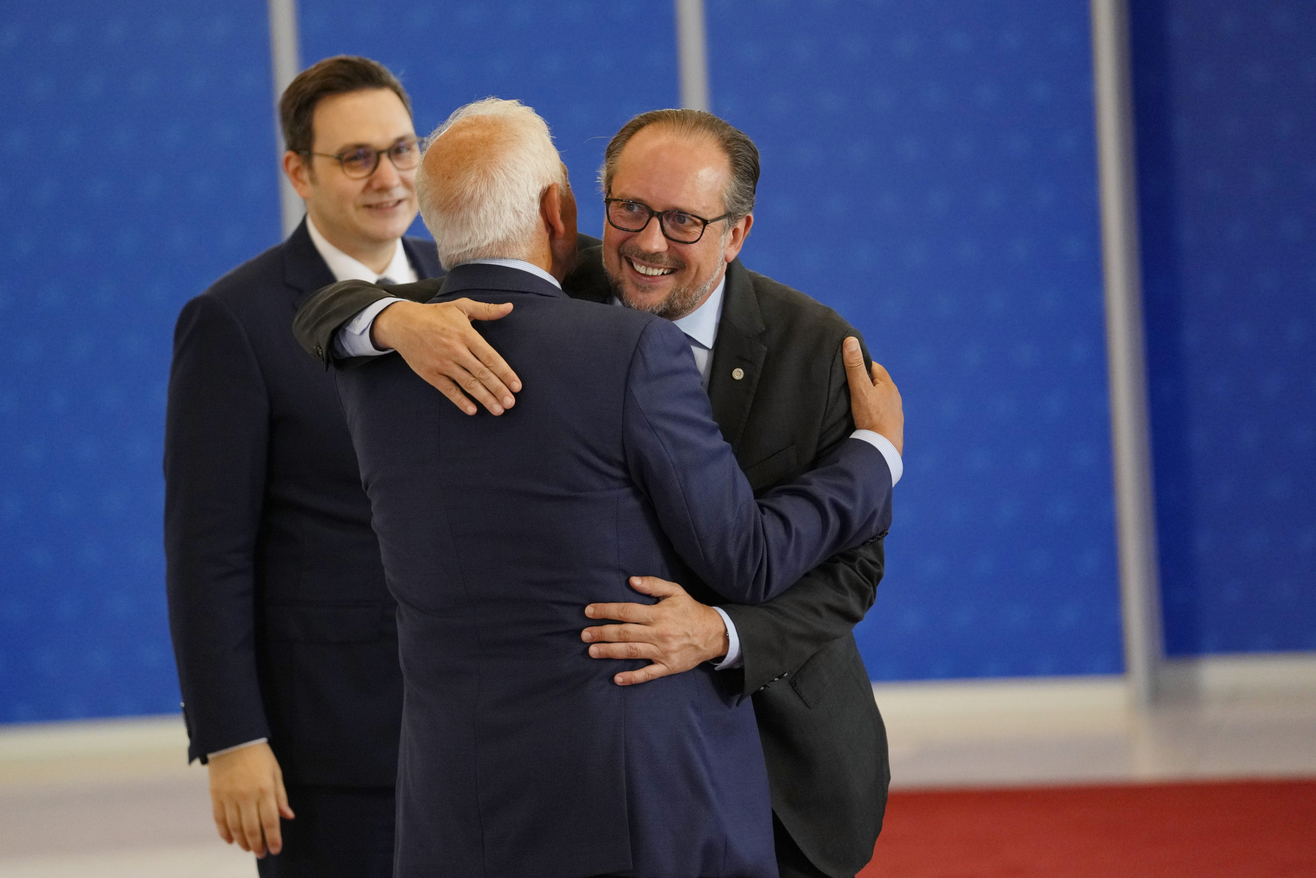 EU vedtar å oppheve visumavtale med Russland&nbsp;<span>(+)</span>