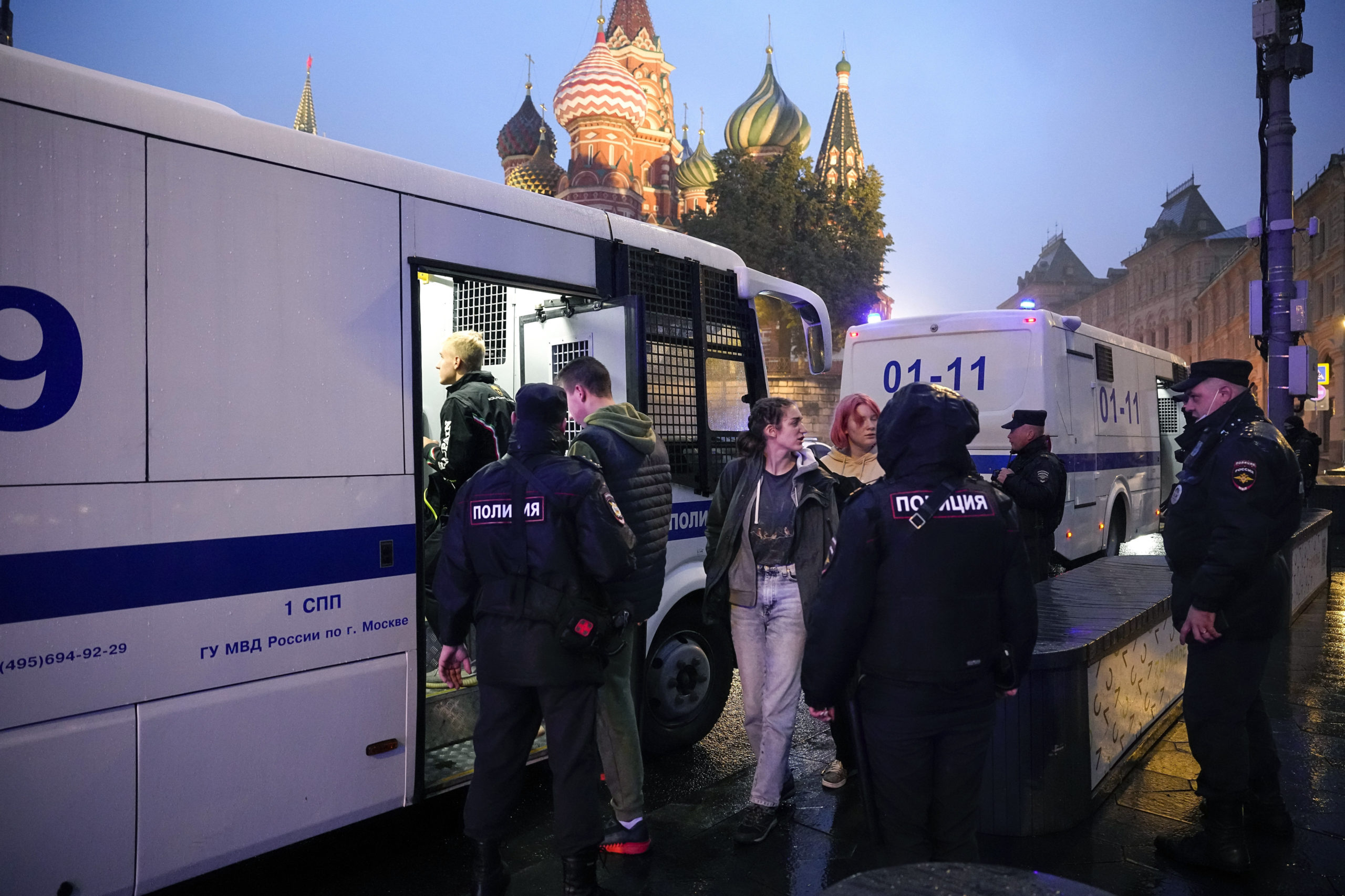Russere protesterer mot Putin: Nye demonstrasjoner mot mobilisering&nbsp;<span>(+)</span>