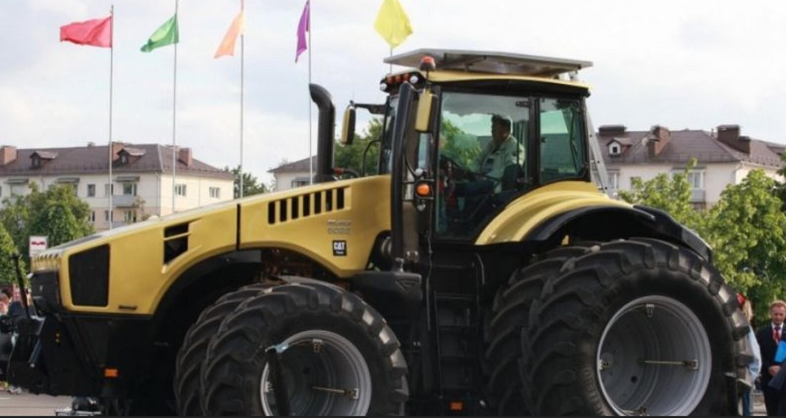 Traktor i presang på Putins 70-årsdag, men ingen jubel for fredsprisvinnerne&nbsp;<span>(+)</span>