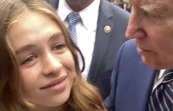 Creepy Joe gjør det igjen, ber ung jente ligge unna gutter til hun er 30&nbsp;<span>(+)</span>
