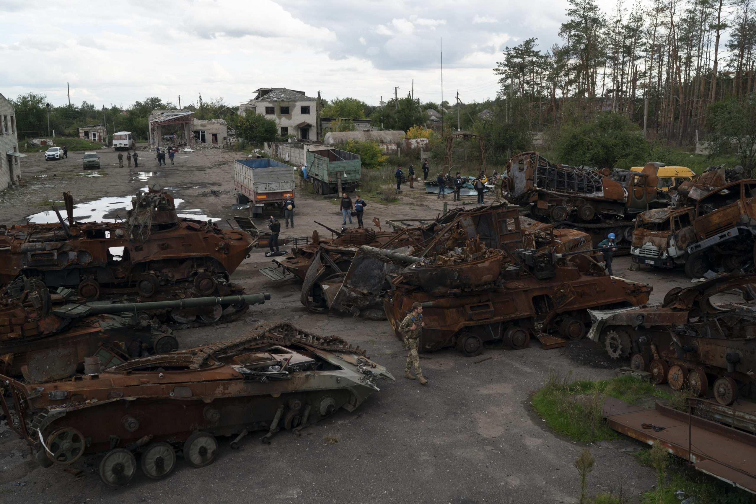 Elleve drept da to åpnet ild på militærbase i Russland&nbsp;<span>(+)</span>