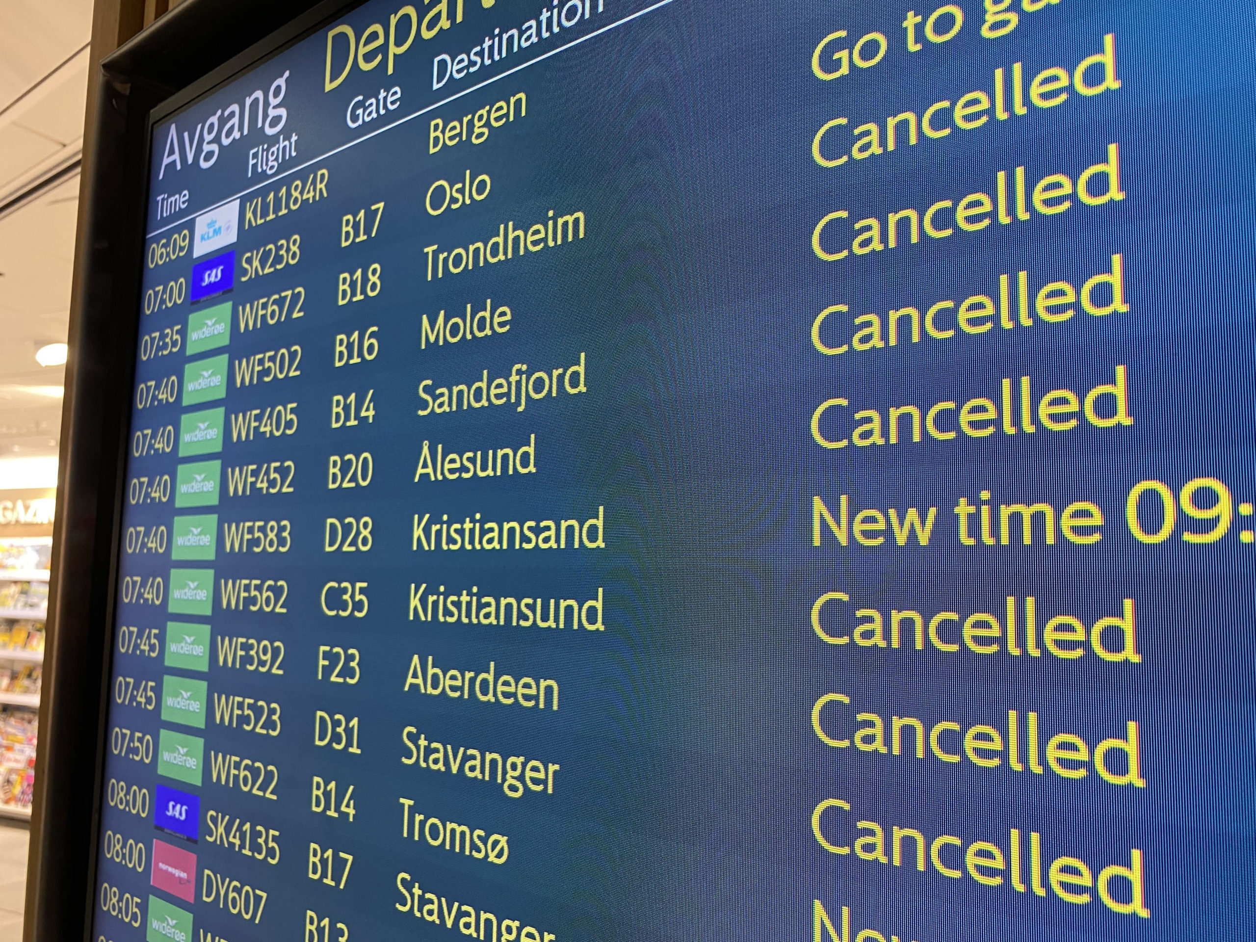 Flesland stengt: Tydelige droneobservasjoner fra flere hold&nbsp;<span>(+)</span>