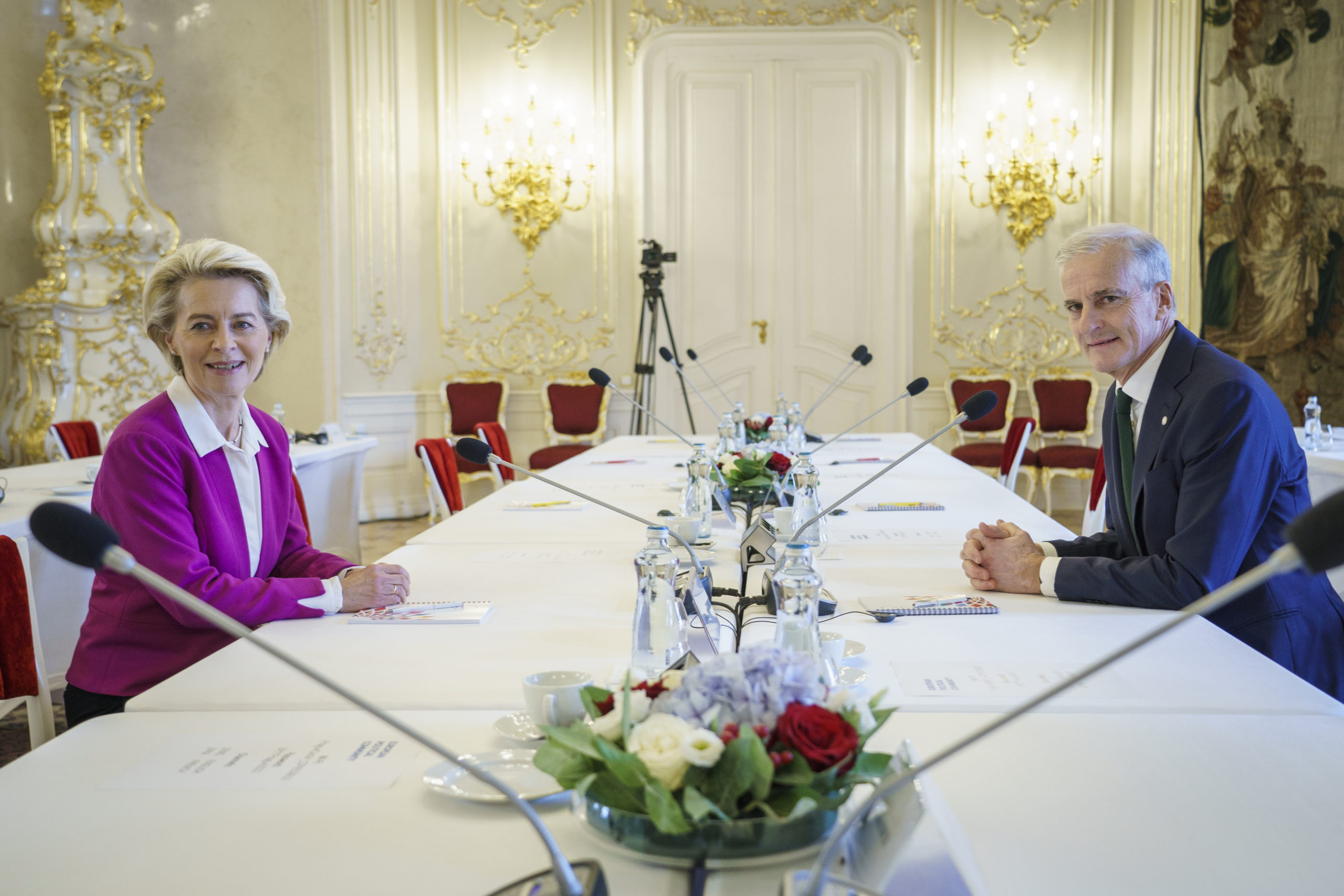 Europas ledere diskuterte Ukraina-krigen, energikrisen og økonomi på Macrons forum&nbsp;<span>(+)</span>
