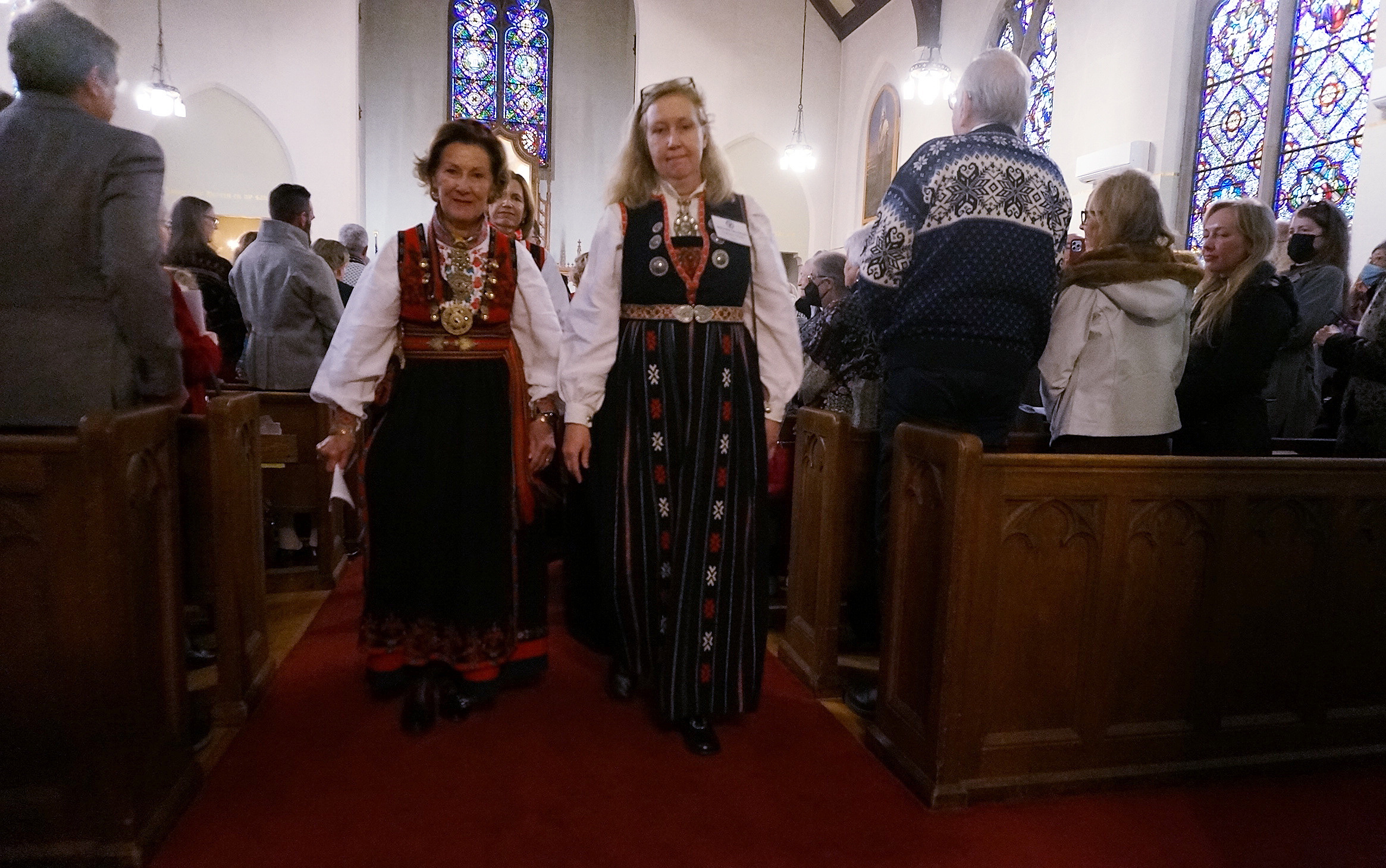 Dronningen besøkte «norsk» kirke i USA der de ennå holder gudstjeneste på norsk&nbsp;<span>(+)</span>