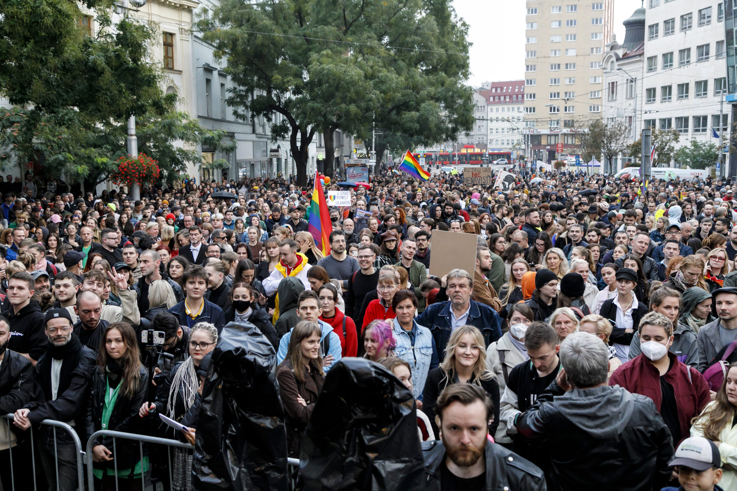 Drepte utenfor homobar i Bratislava, inspirert av Breivik&nbsp;<span>(+)</span>