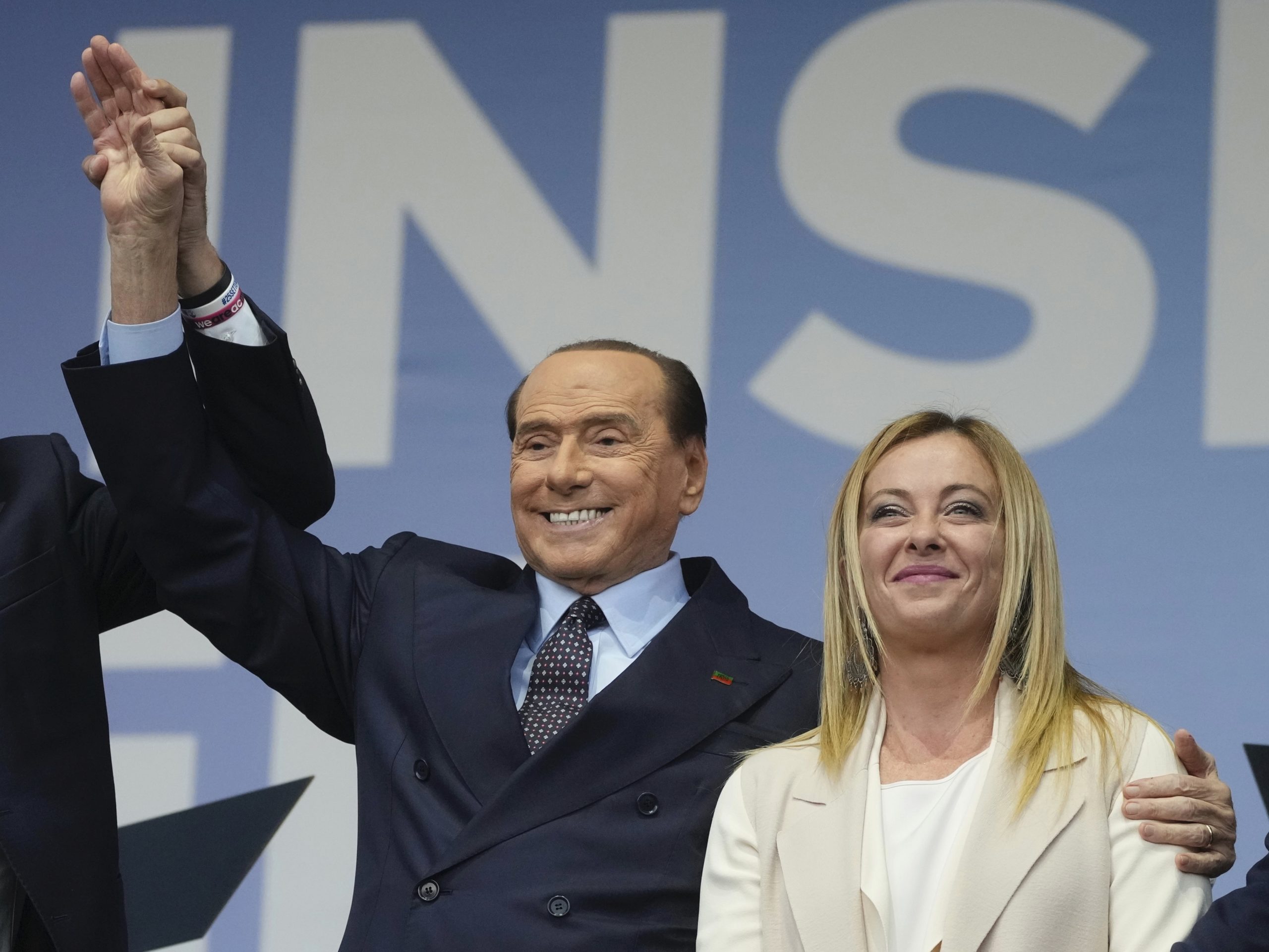 Giorgia Meloni viser Silvio Berlusconi hvem som er sjefen&nbsp;<span>(+)</span>