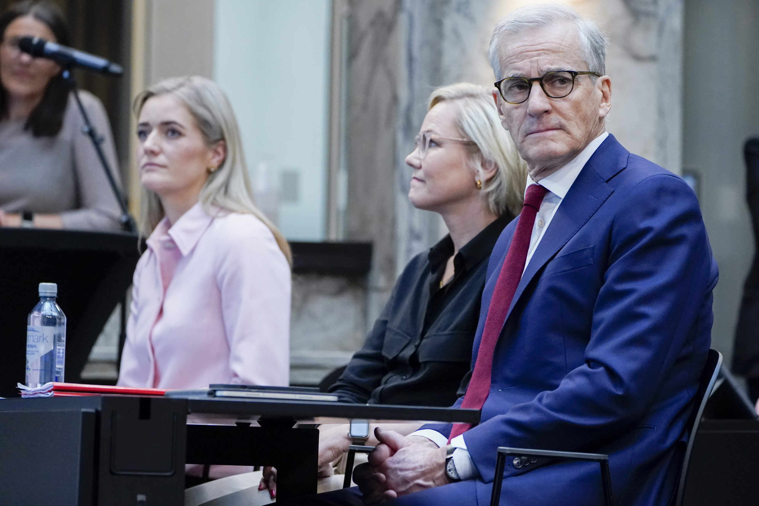 Regjeringen har satt ned 20 utvalg på under ett år – Frp vil ha mer handling&nbsp;<span>(+)</span>
