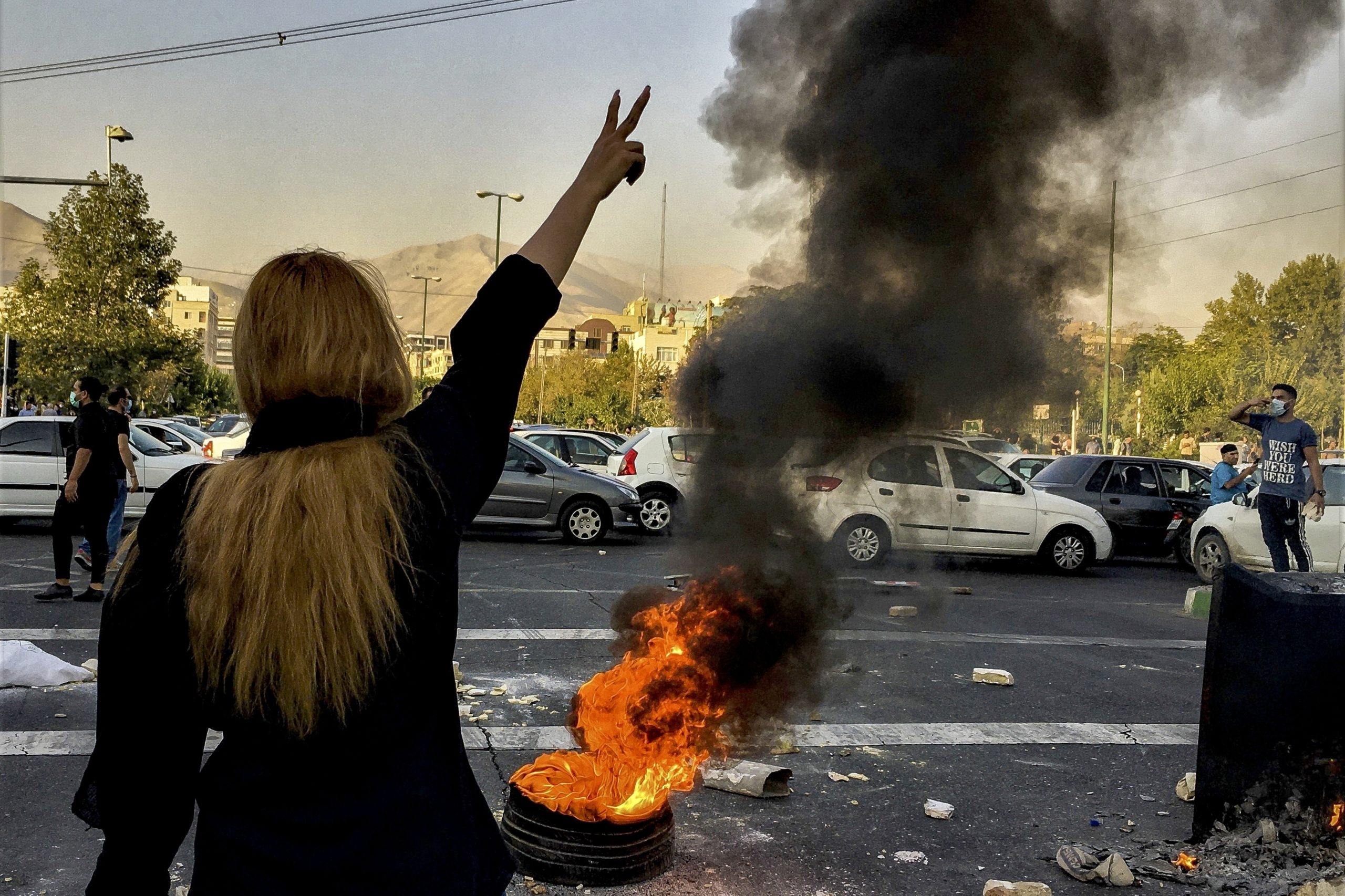 Menneskeretts&shy;organisasjon: Iranske sikkerhets&shy;styrker skyter mot demonstranter i Mahsa Aminis hjemby&nbsp;<span>(+)</span>