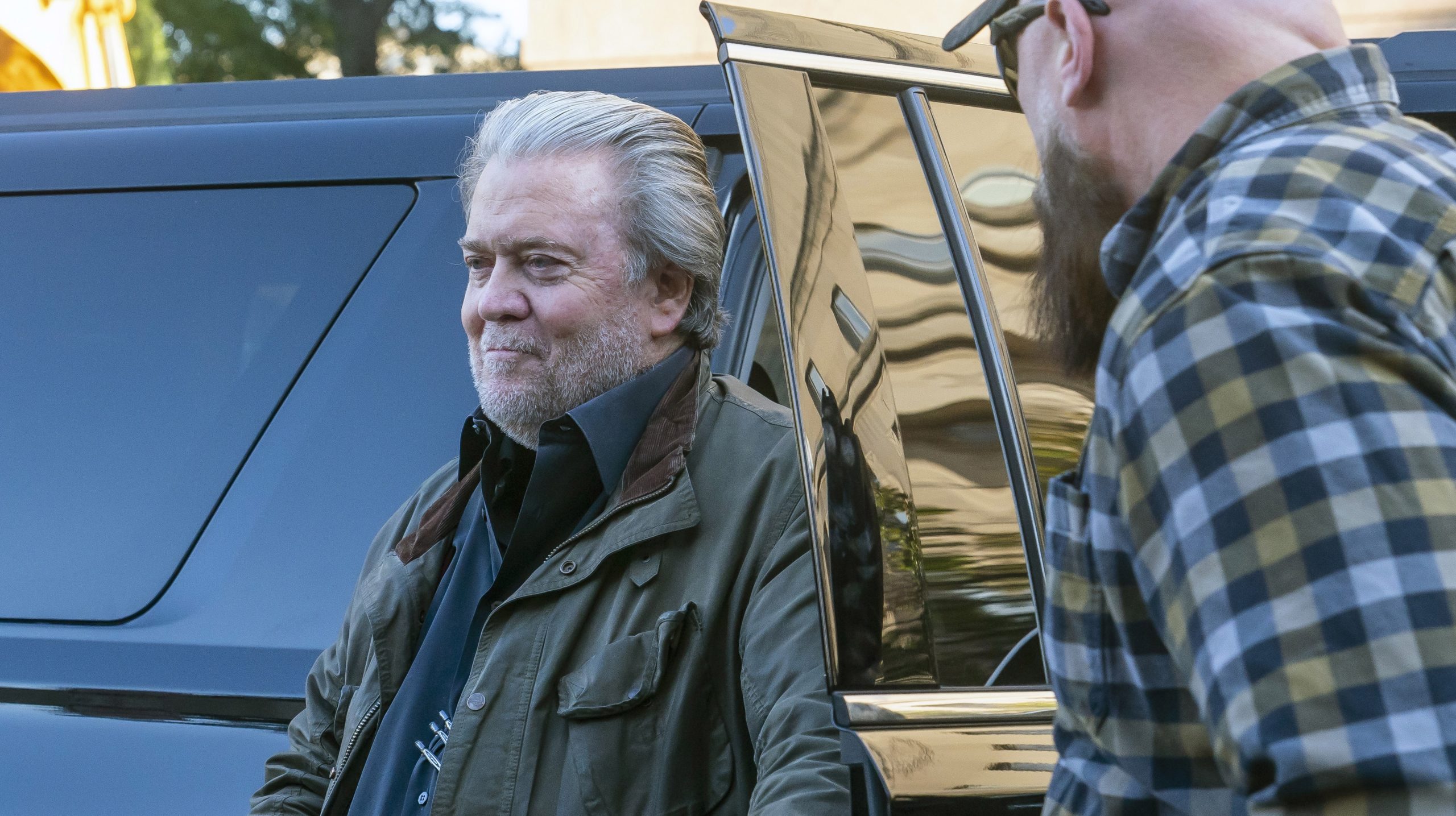 Steve Bannon dømt til fire måneders fengsel, sier at Biden-regimet ikke har legitimitet&nbsp;<span>(+)</span>