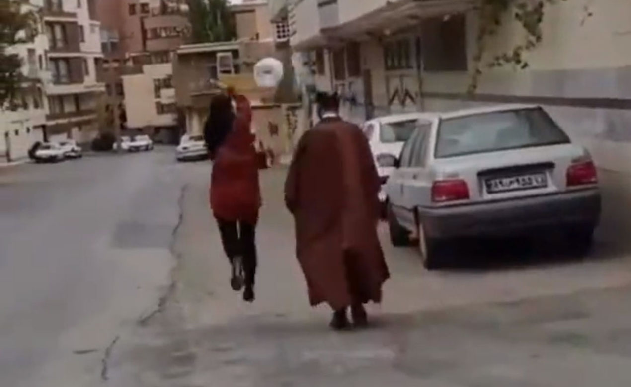 Mullahene i Iran ydmykes: Anti-hijab-protestene tas ett nivå opp&nbsp;<span>(+)</span>