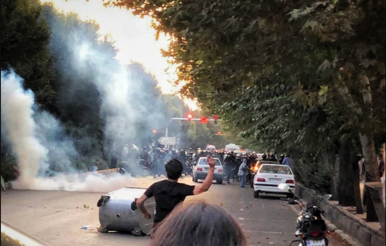 Iran truer med å henrette 15.000 varetekts&shy;fengslede demonstranter&nbsp;<span>(+)</span>