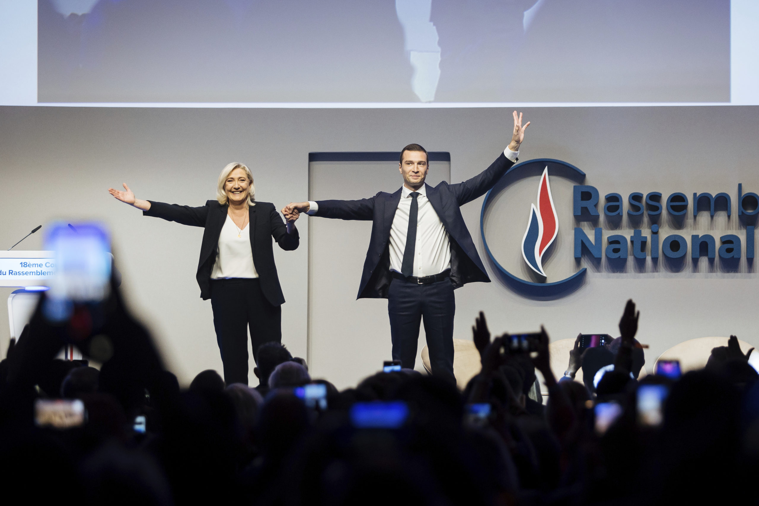 Le Pen går av, hennes parti utpeker Jordan Bardella til ny leder&nbsp;<span>(+)</span>