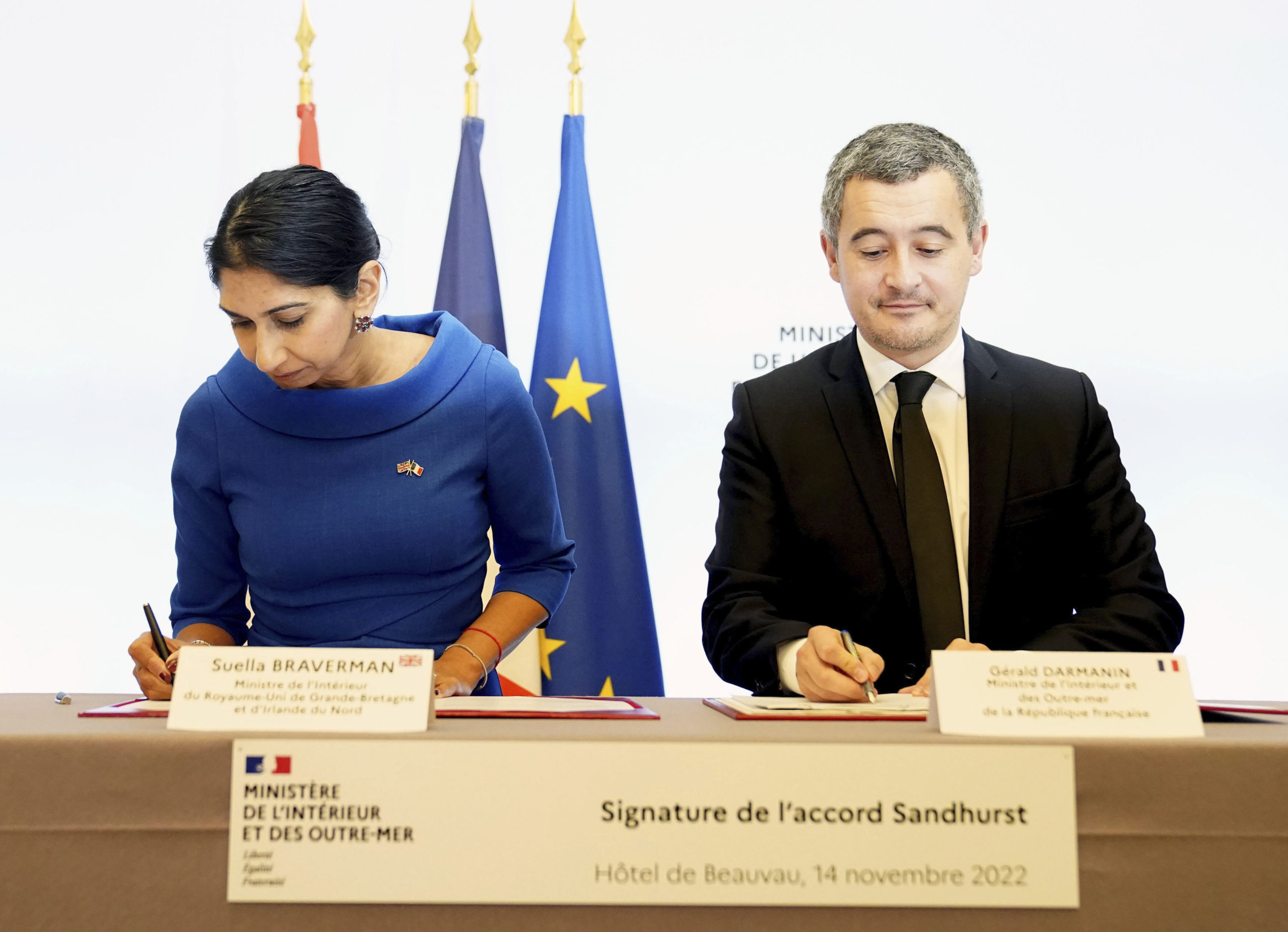 Britene har signert avtale med Frankrike om migrantene over kanalen&nbsp;<span>(+)</span>