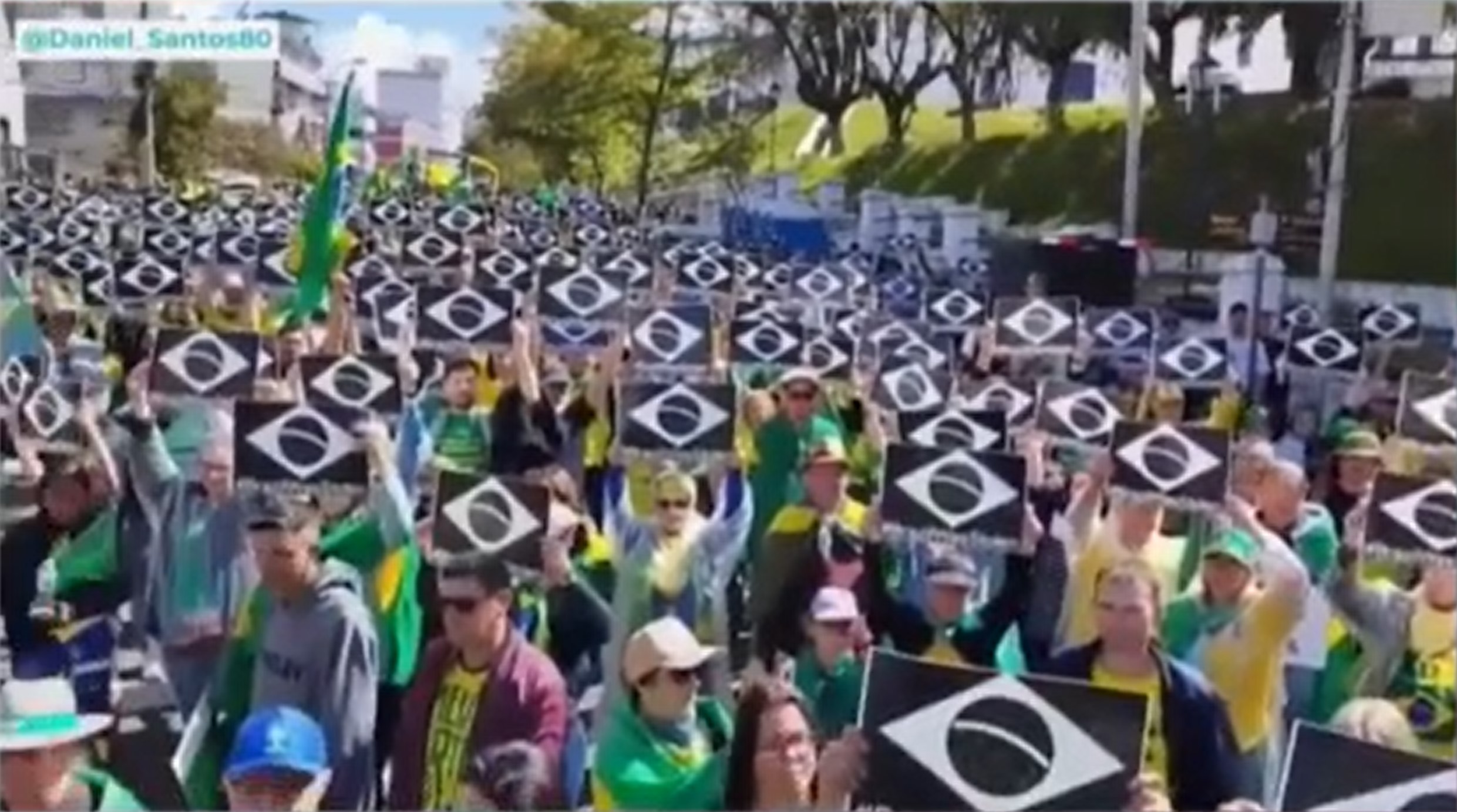 – Det brasilianske militæret er for&shy;beredt på å på&shy;berope seg artikkel 142&nbsp;<span>(+)</span>