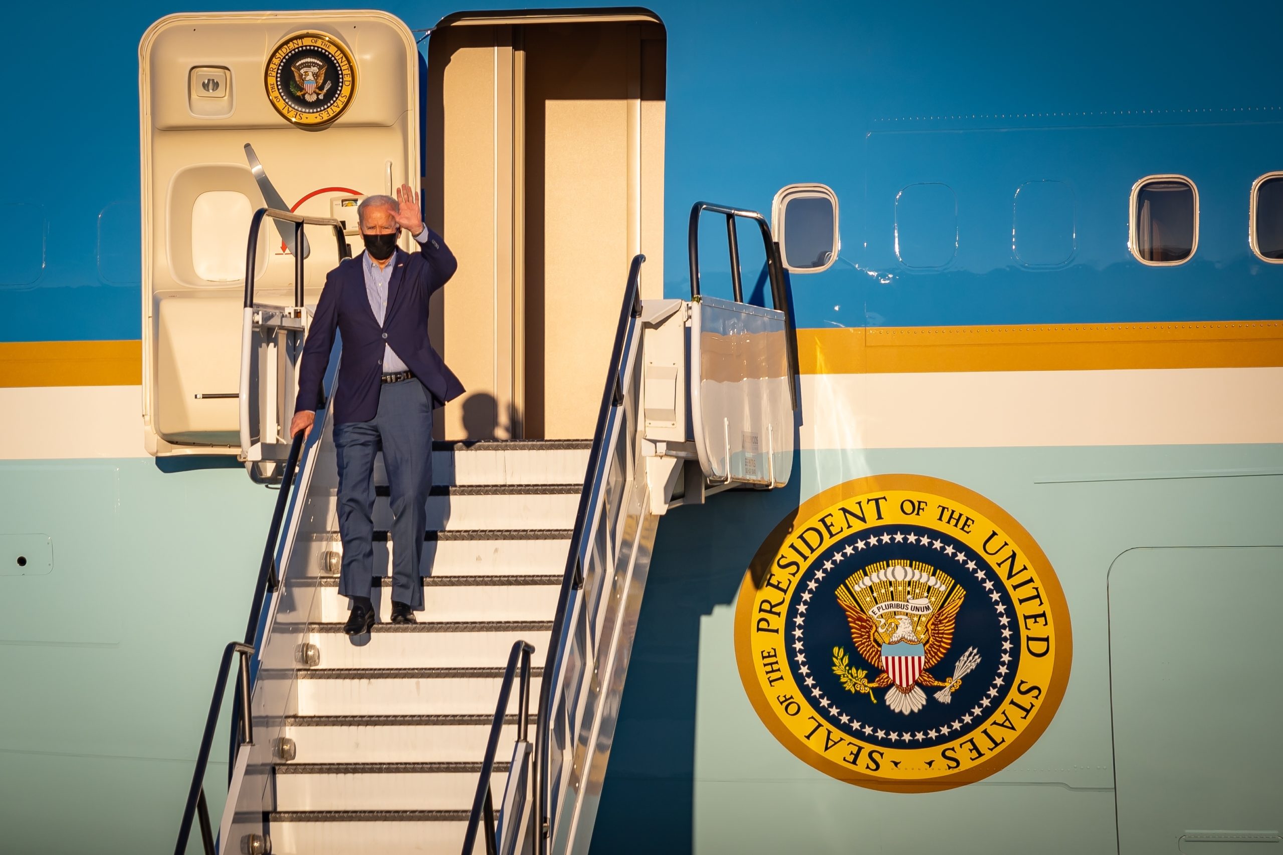 Mens amerikanere fryser i hjel, drar Biden til Jomfruøyene&nbsp;<span>(+)</span>