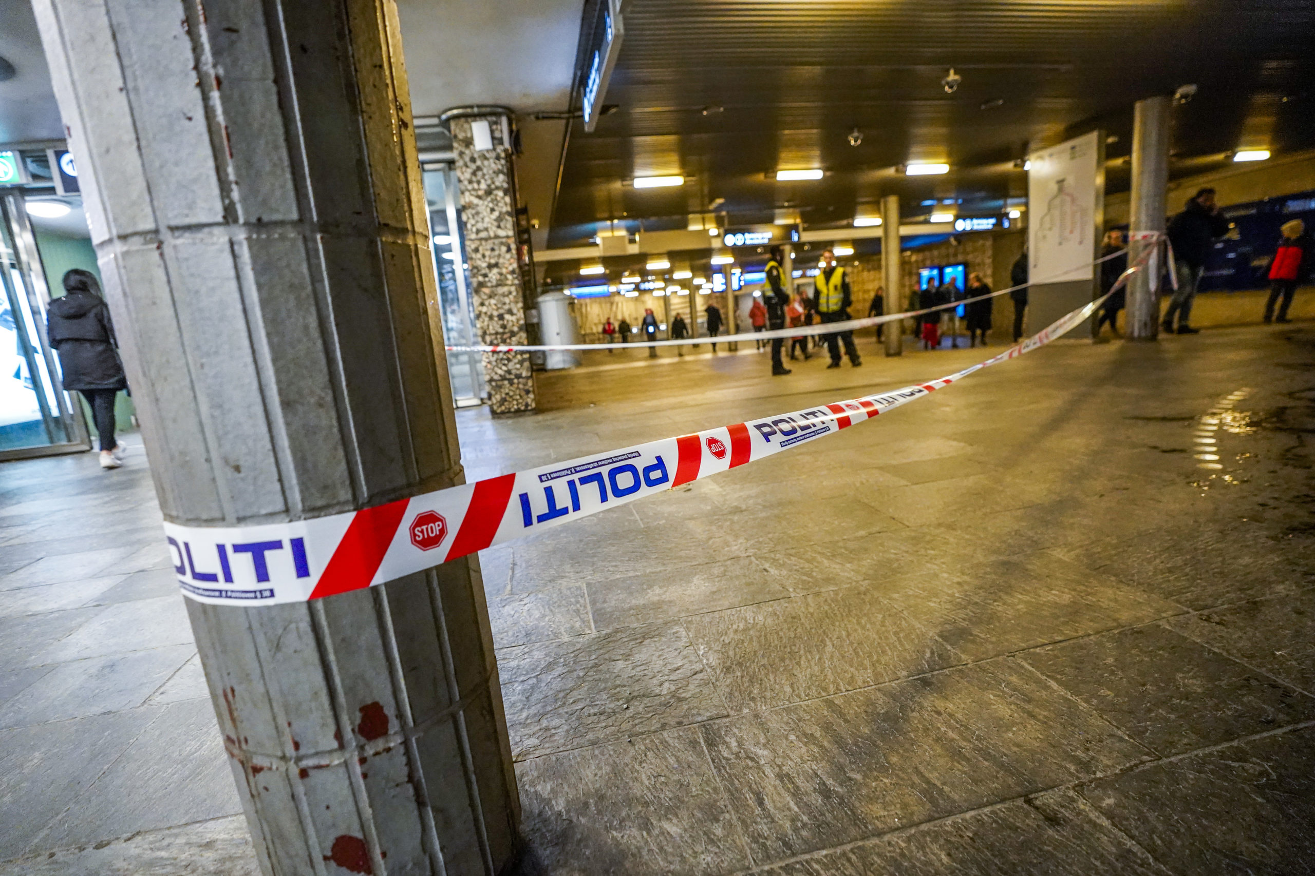 Politiet tilbake&shy;holdne med informasjon om kniv&shy;stikkingen på T-banen i Oslo&nbsp;<span>(+)</span>