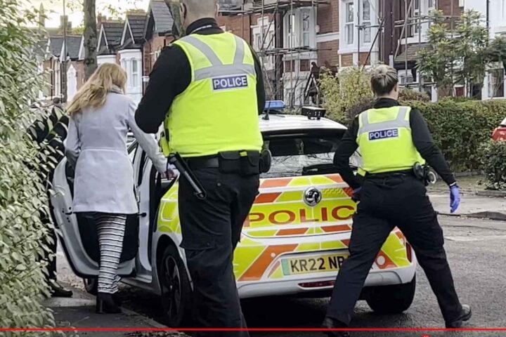 England: Kvinne arrestert mis&shy;tenkt for å ha frem&shy;ført indre bønn foran abort&shy;klinikk&nbsp;<span>(+)</span>