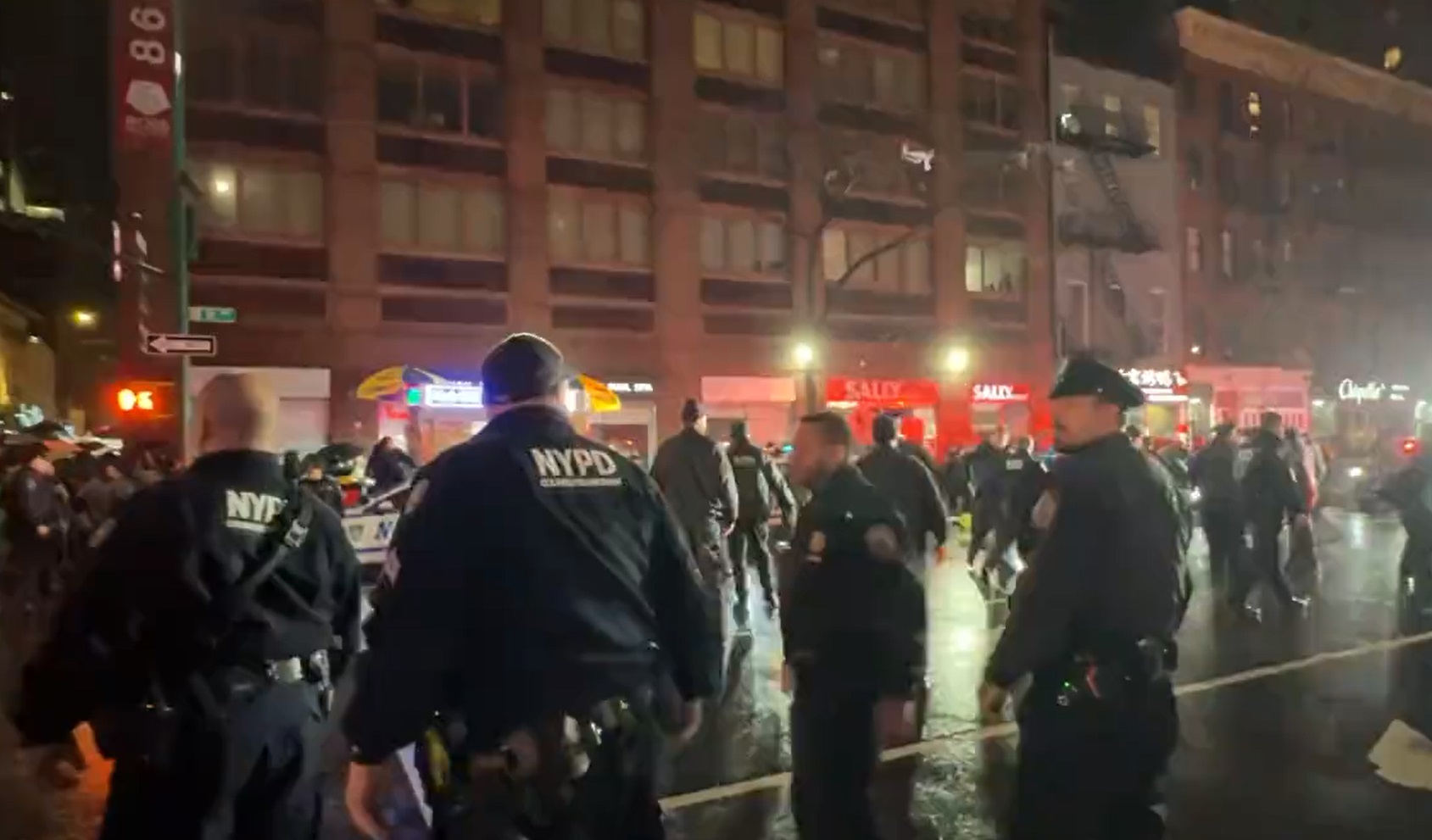 Politibetjenter angrepet med machete i New York - etterforskes som terror&nbsp;<span>(+)</span>