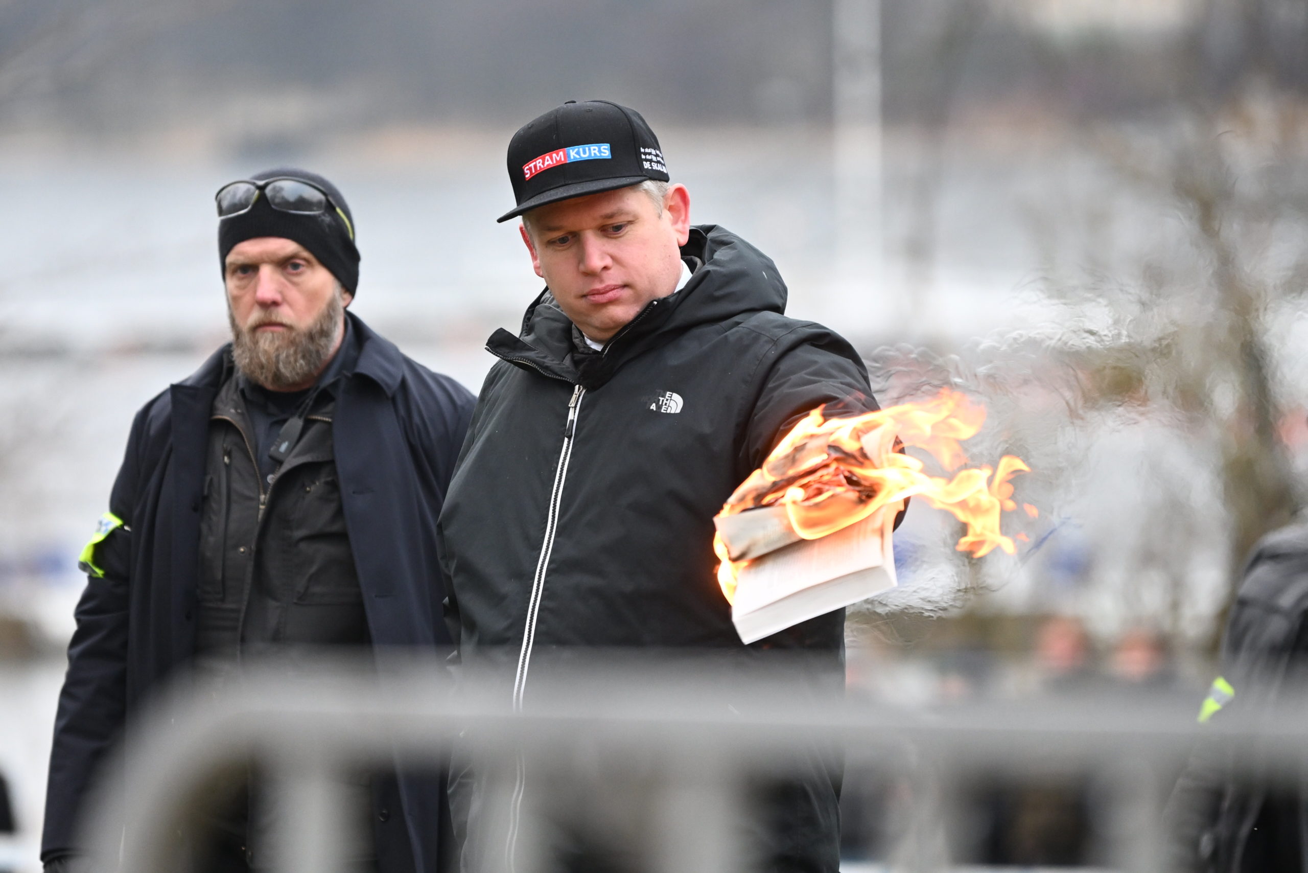 Paludan etterforskes for Koran-brenning et år på etterskudd&nbsp;<span>(+)</span>