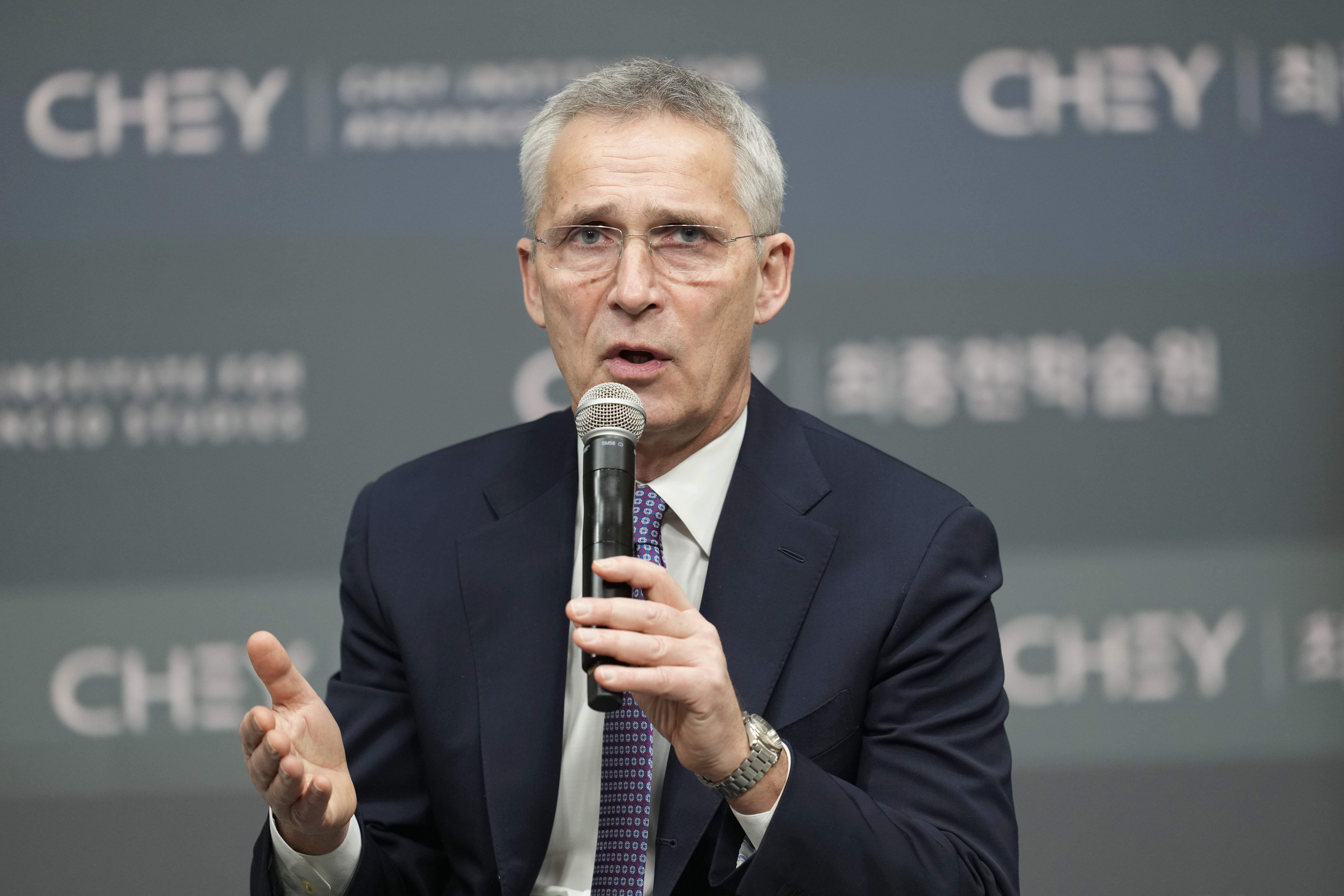 Stoltenberg ber Sør-Korea levere våpen til Ukraina&nbsp;<span>(+)</span>