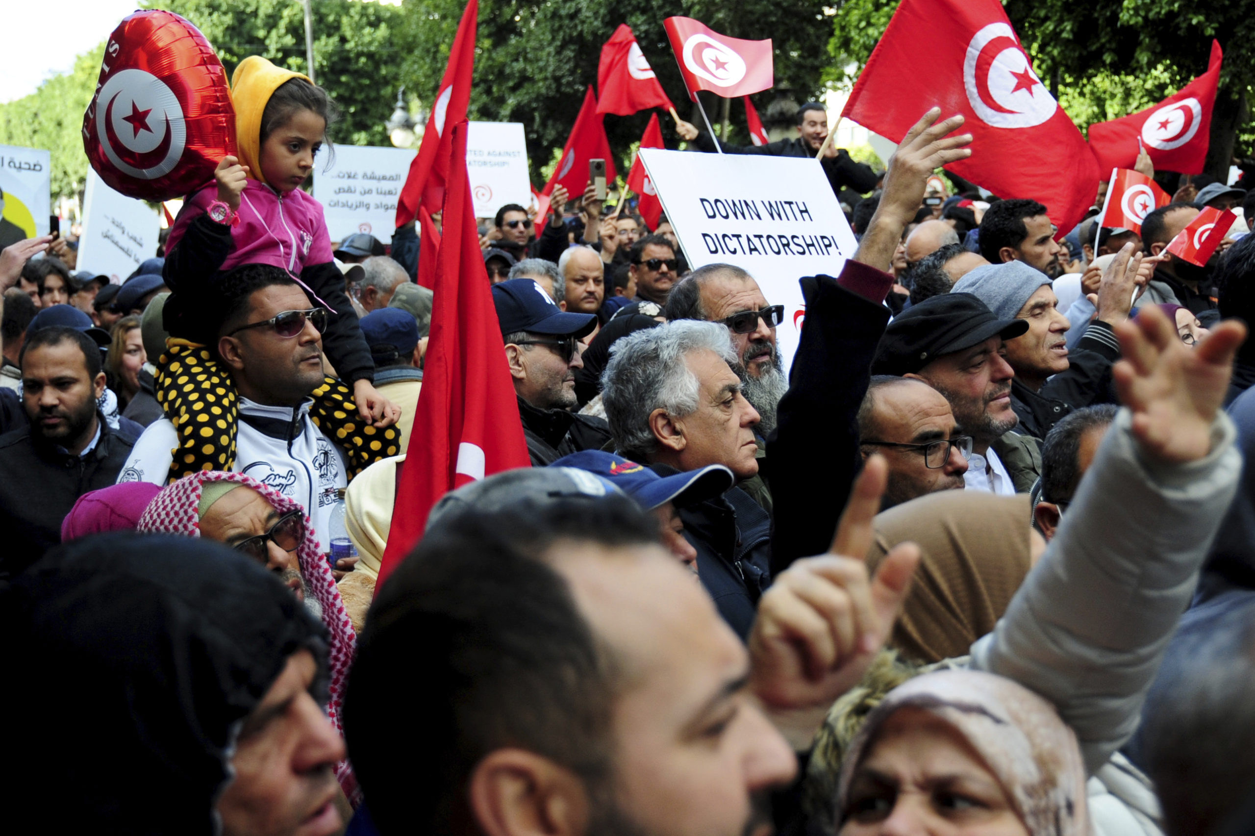Store demonstrasjoner over økonomisk krise i Tunisia&nbsp;<span>(+)</span>