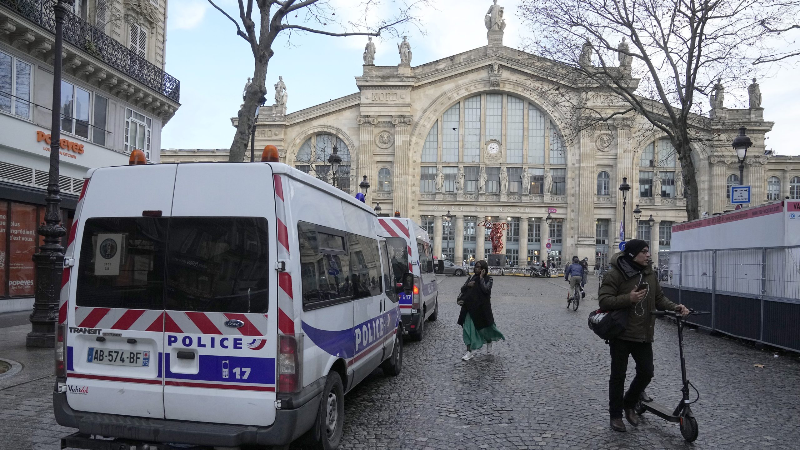 Knivmannen i Paris var utvist fra Frankrike. Over 100.000 utviste er i landet&nbsp;<span>(+)</span>
