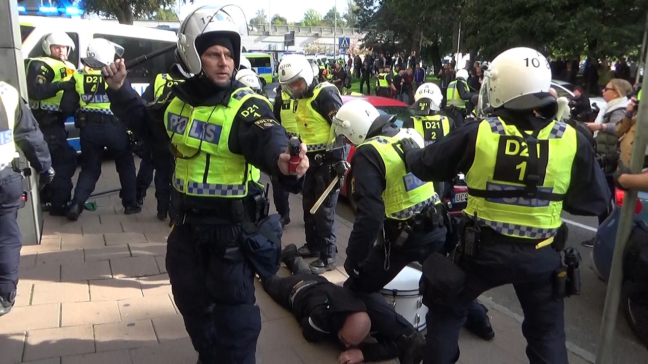 Staten og politiet feiler. Nu vil hver femte svenske ha skyte&shy;trening&nbsp;<span>(+)</span>