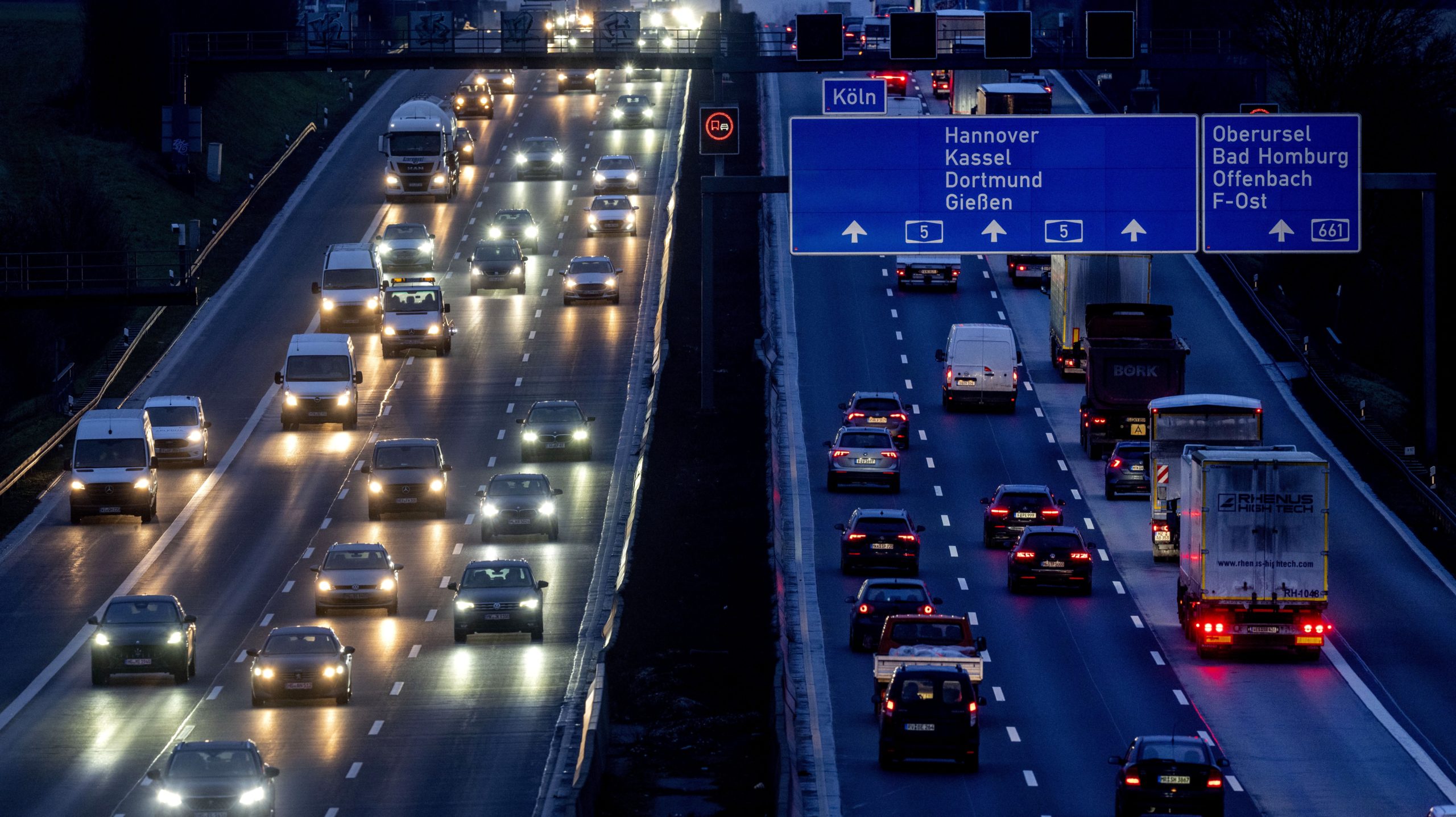 EU-parlamentet forbyr salg av nye bensin- og diesel­biler etter 2035&nbsp;<span>(+)</span>