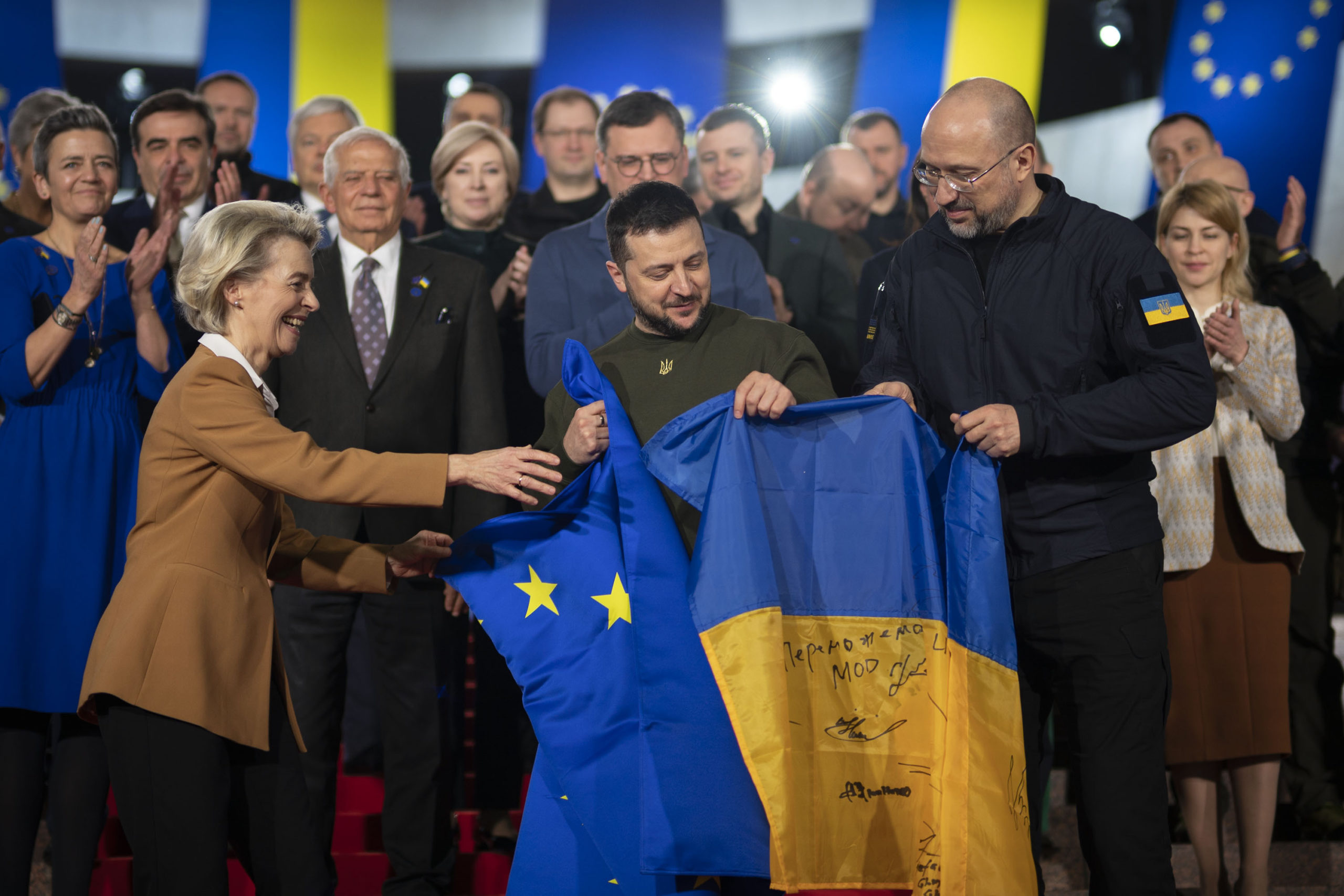 EU-topper til Kyiv med flere nye løfter om hjelp til Ukraina&nbsp;<span>(+)</span>