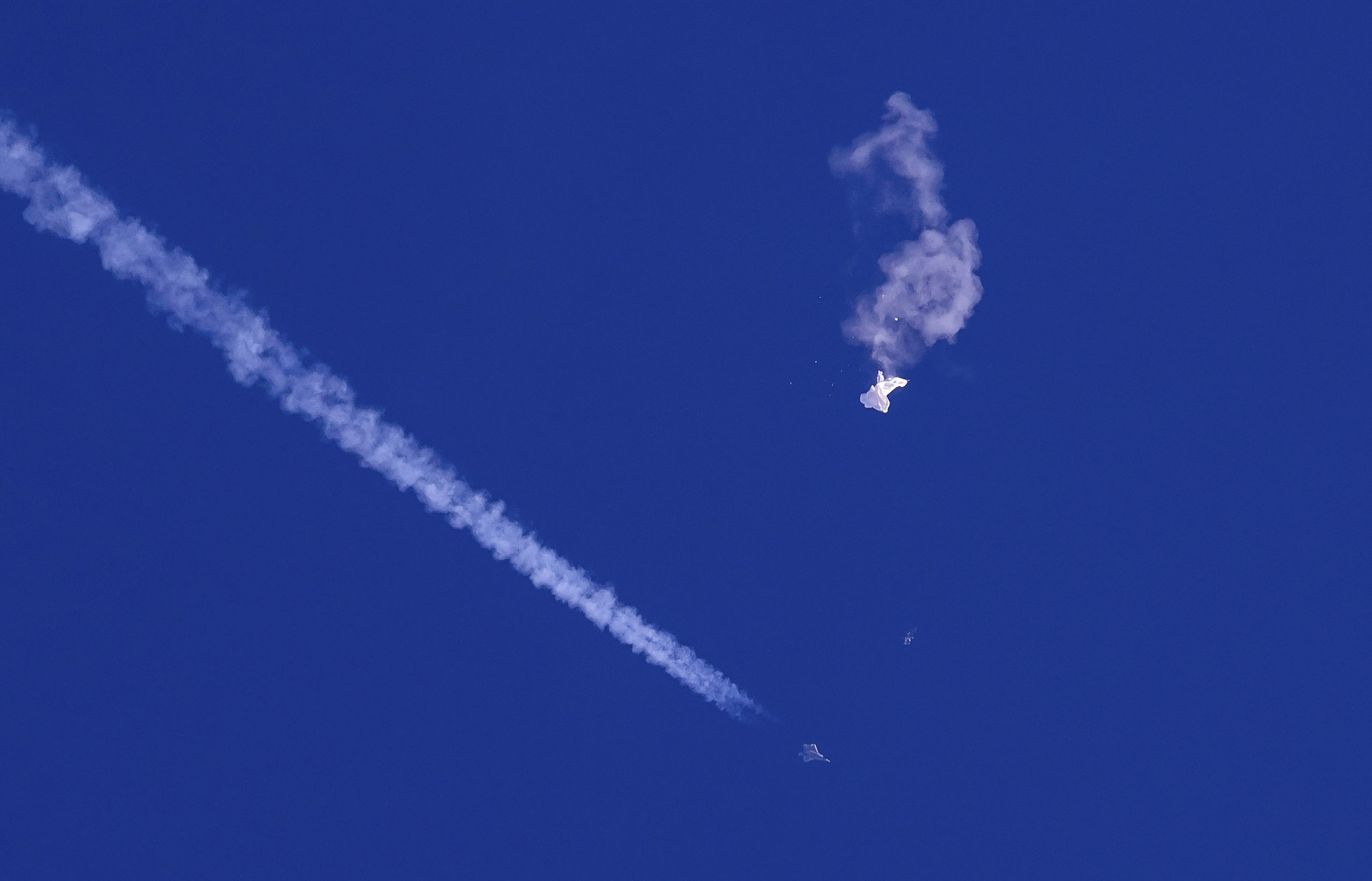 Spekulasjonene løper løpsk i USA etter nedskyting av flygende objekter&nbsp;<span>(+)</span>