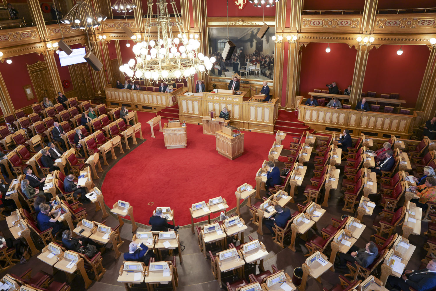 Regjeringen får massiv kritikk fra opposisjonen etter varslede endringer i strømstøtten&nbsp;<span>(+)</span>