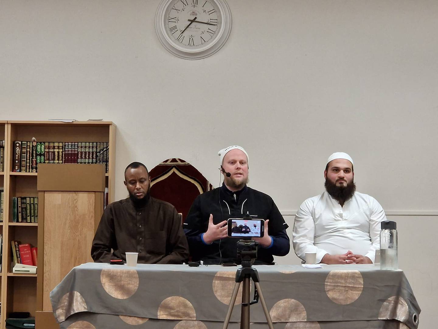 Konvertitten Yousuf Dawah: – Jenter med for liten hijab, sminke og trange klær, er ikke muslimer&nbsp;<span>(+)</span>