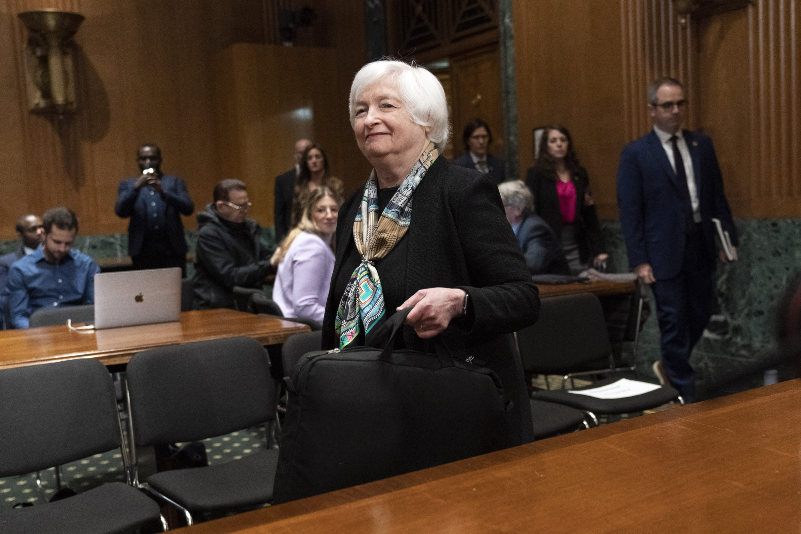 Biden-regimet presser midlene fra lokale banker inn i storbanker som støtter Demokratene&nbsp;<span>(+)</span>