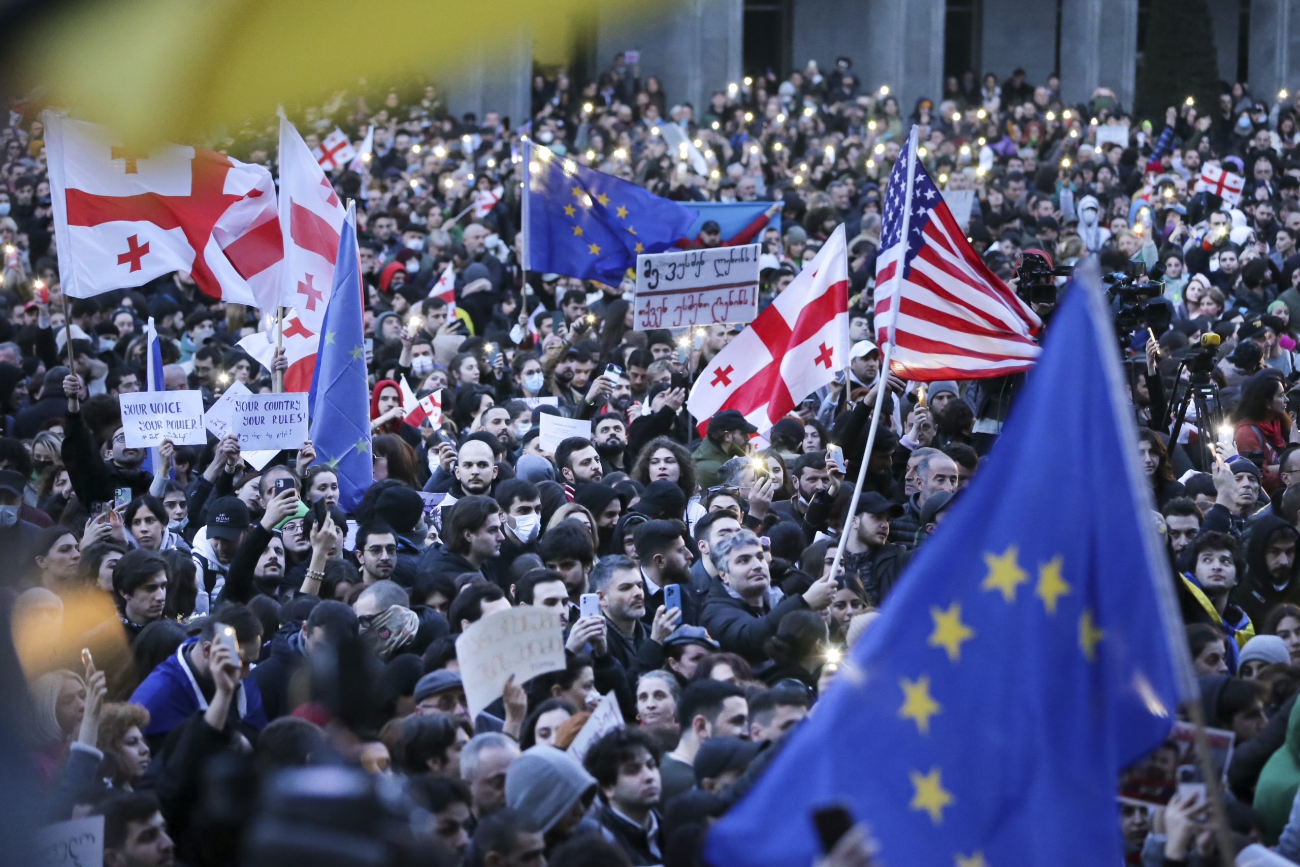 Russland fordømmer protester i Georgia som kuppforsøk&nbsp;<span>(+)</span>