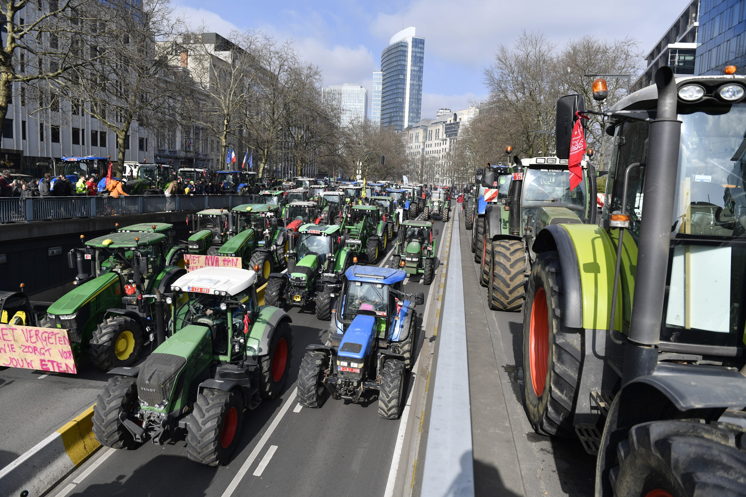 Bønder blokkerte veier i Brussel i traktorprotest&nbsp;<span>(+)</span>