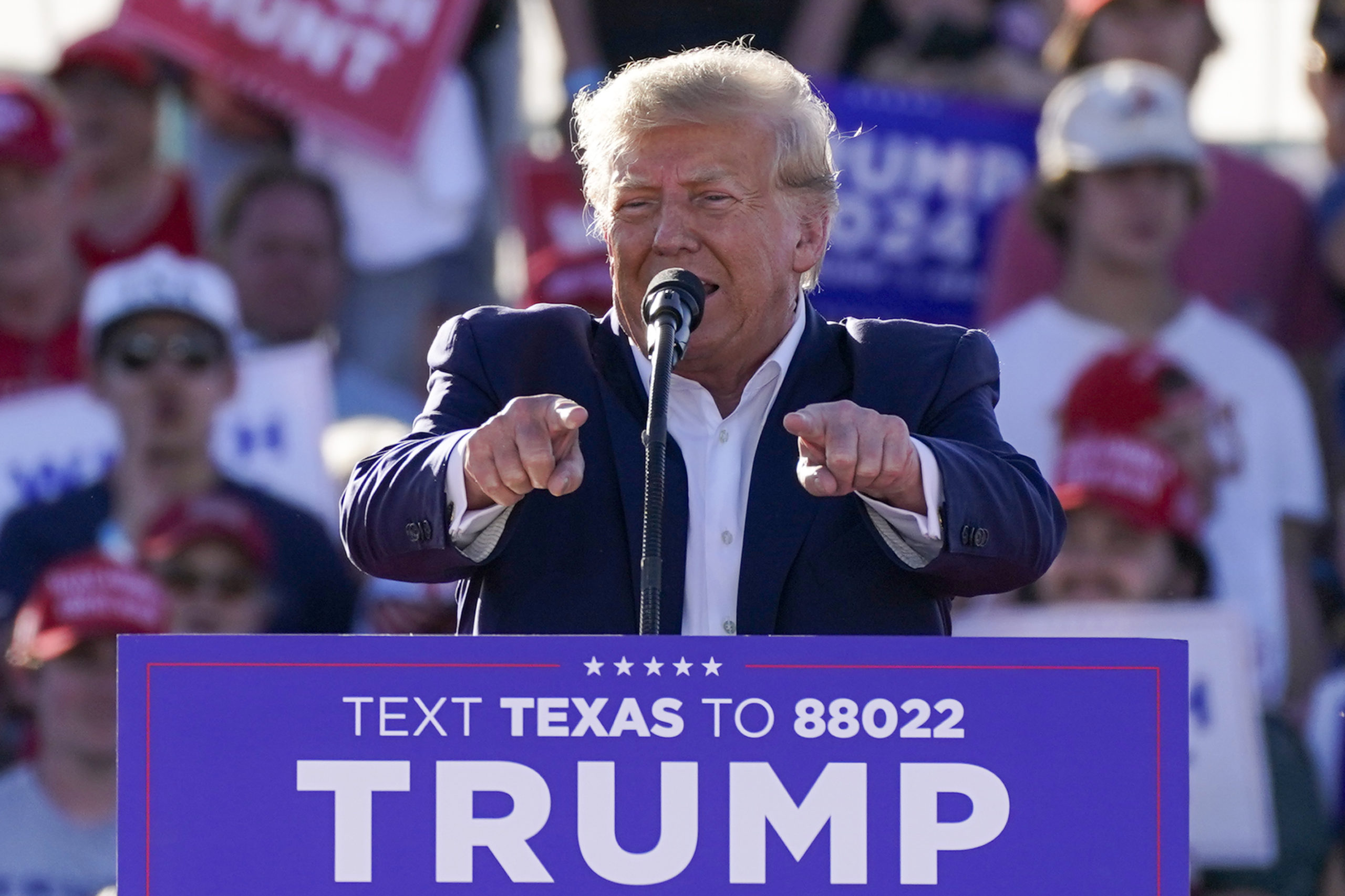 Trump: Demokratene gjør hva som helst for å få has på meg&nbsp;<span>(+)</span>